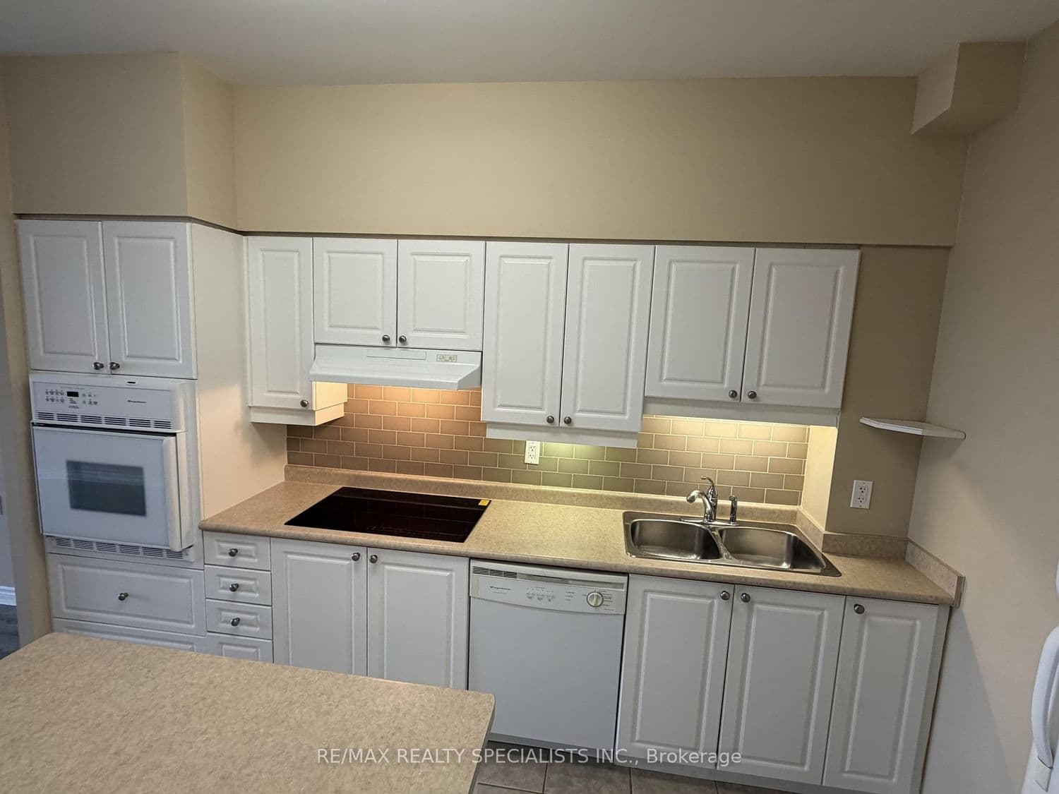 810 Scollard Court, Unit 1007 thumbnail 4