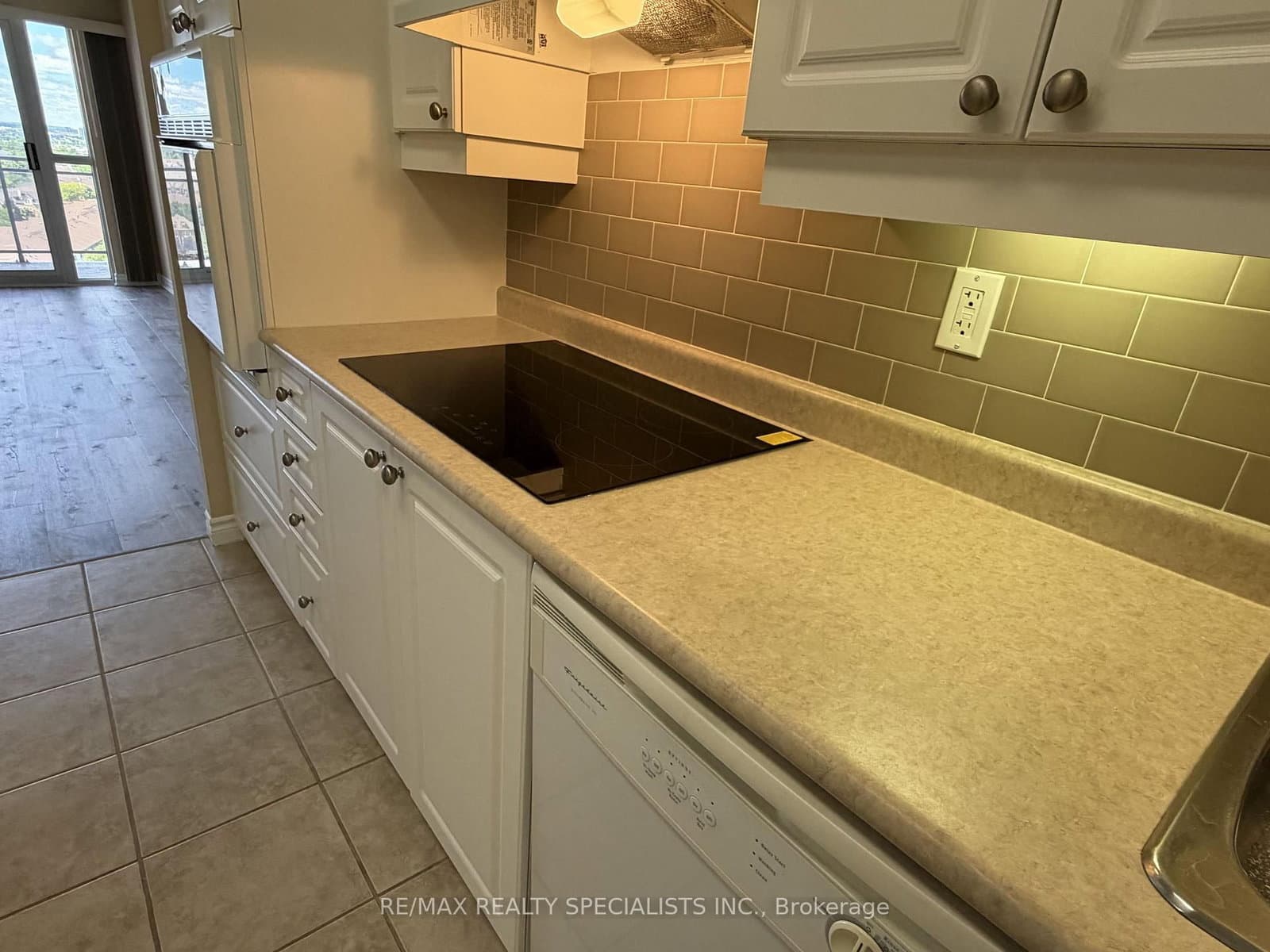810 Scollard Court, Unit 1007 thumbnail 6