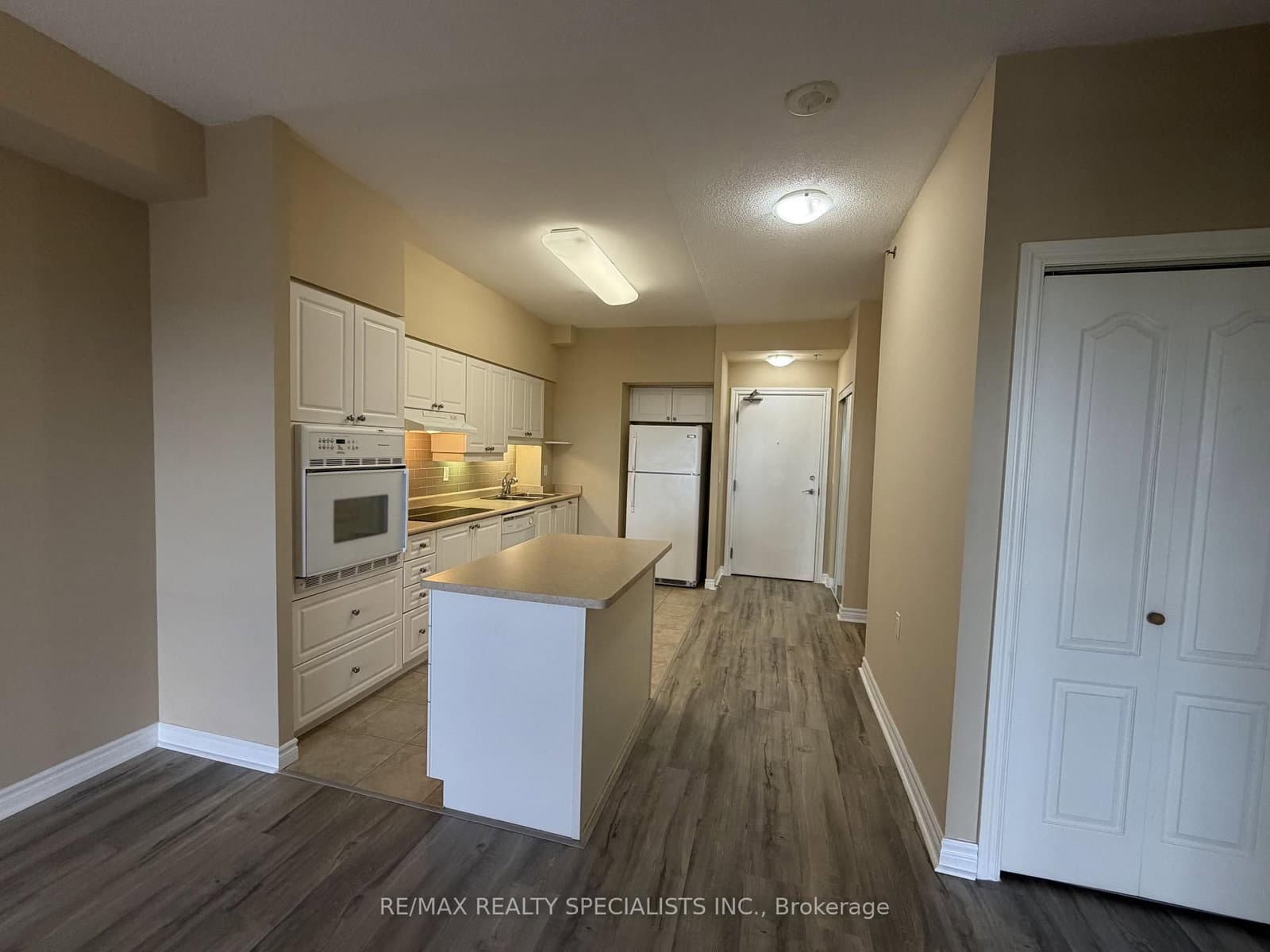 810 Scollard Court, Unit 1007 thumbnail 9