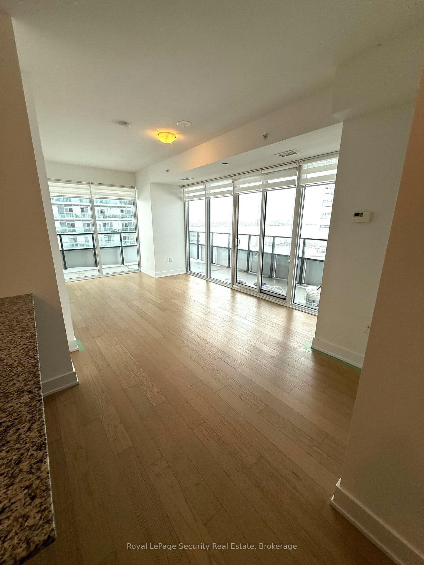 30 Shore Breeze Drive, Unit 1916 thumbnail 4