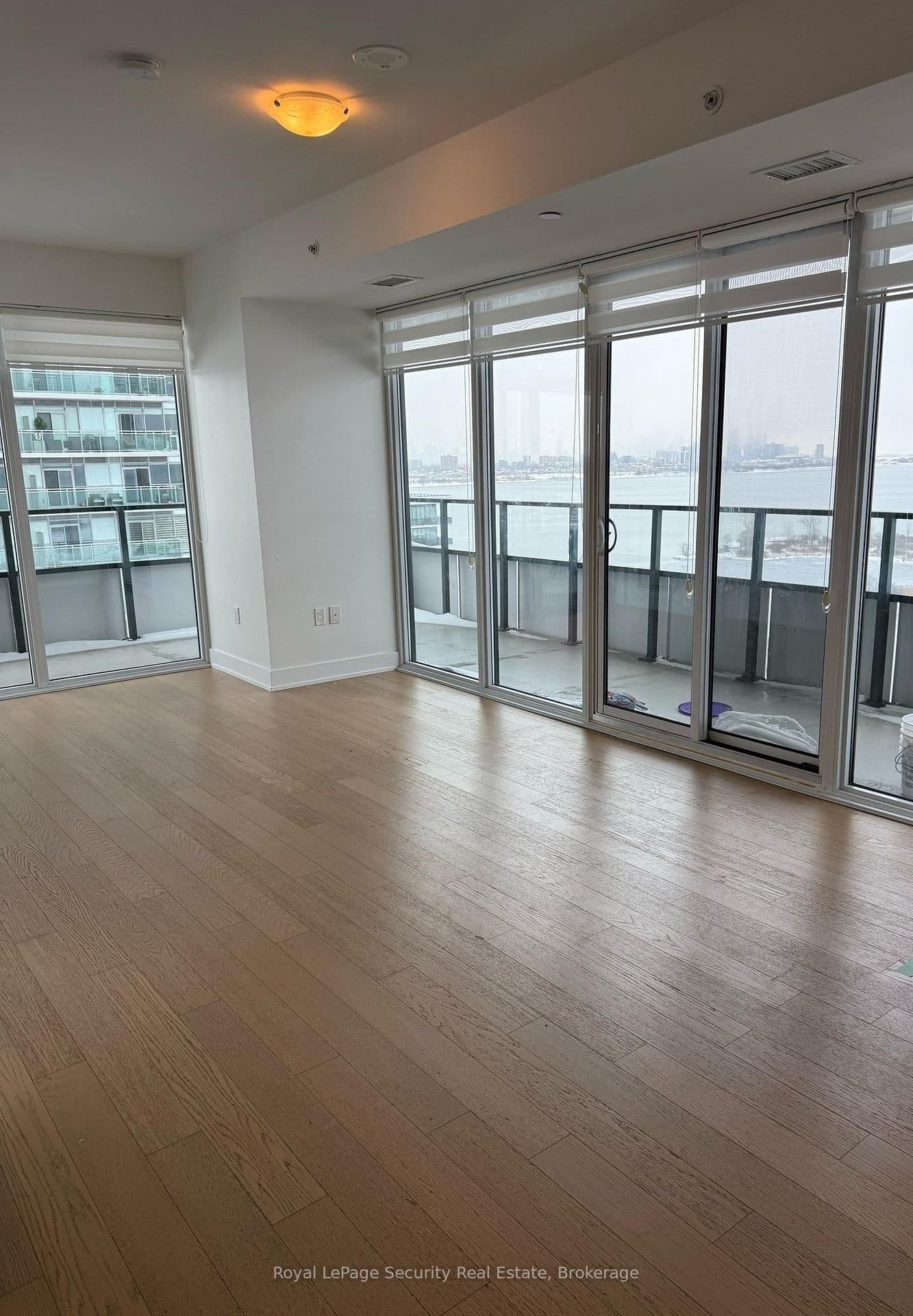 30 Shore Breeze Drive, Unit 1916 thumbnail 6