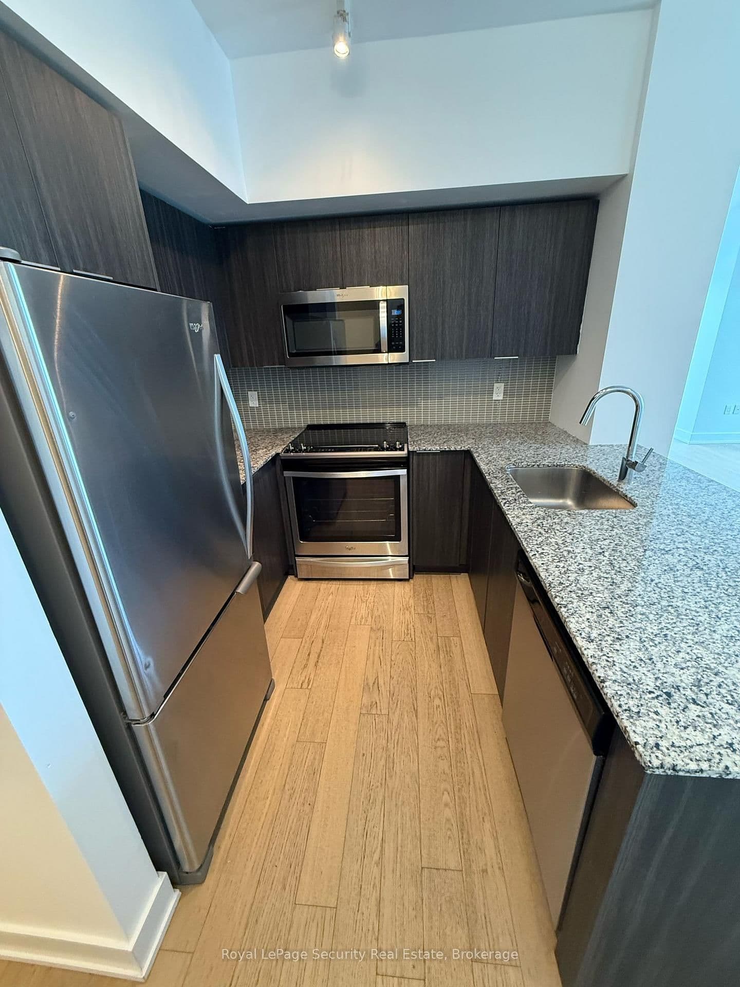 30 Shore Breeze Drive, Unit 1916 thumbnail 8