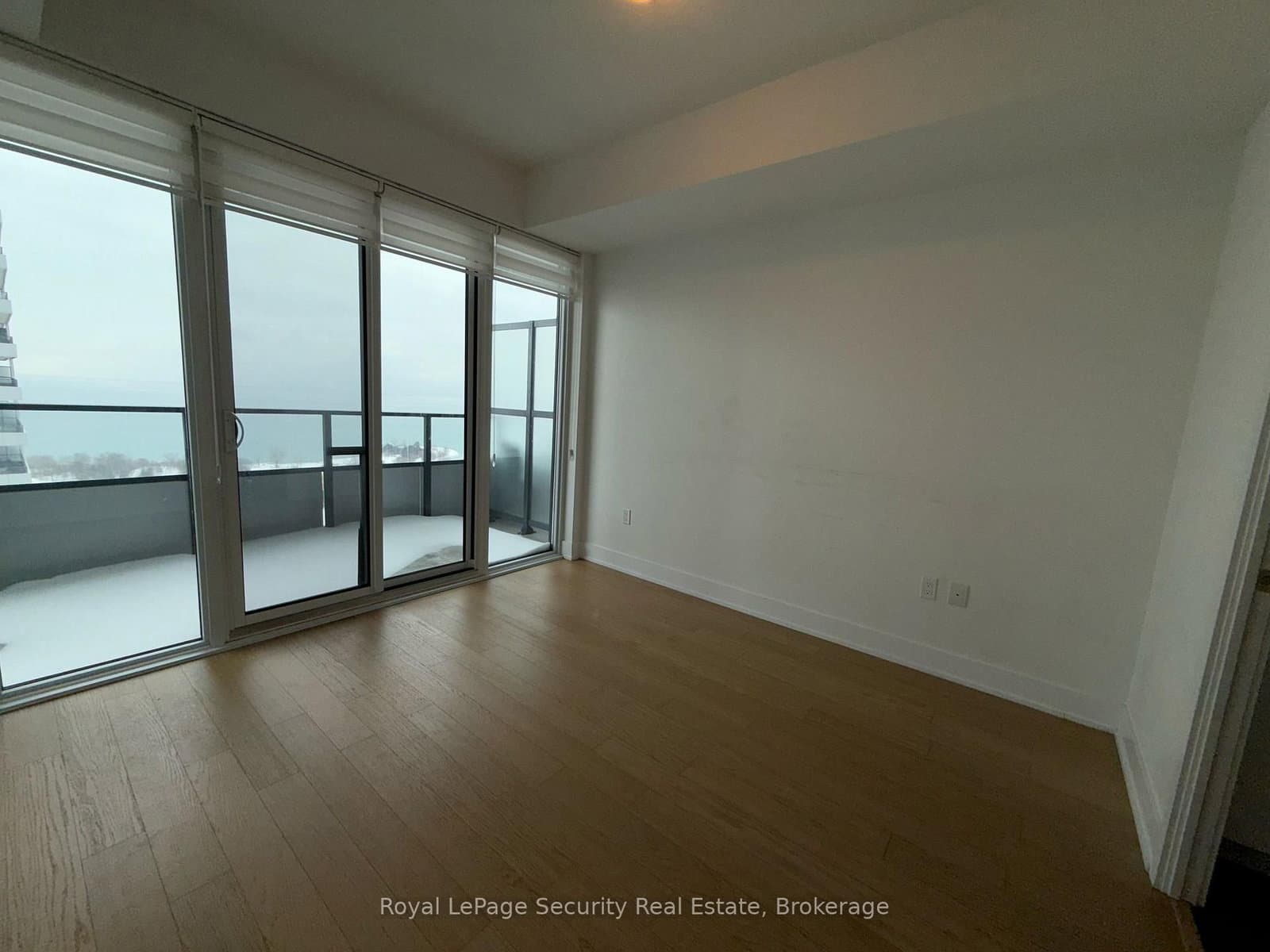 30 Shore Breeze Drive, Unit 1916 thumbnail 9