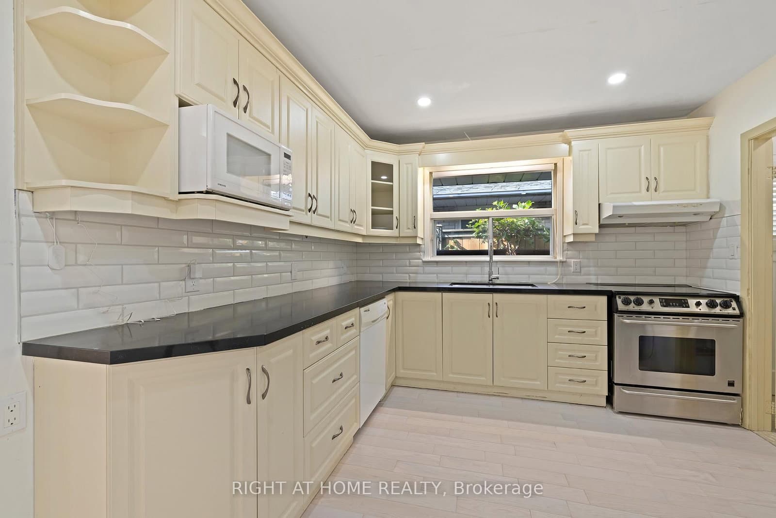1147 Saturnia Crescent thumbnail 7