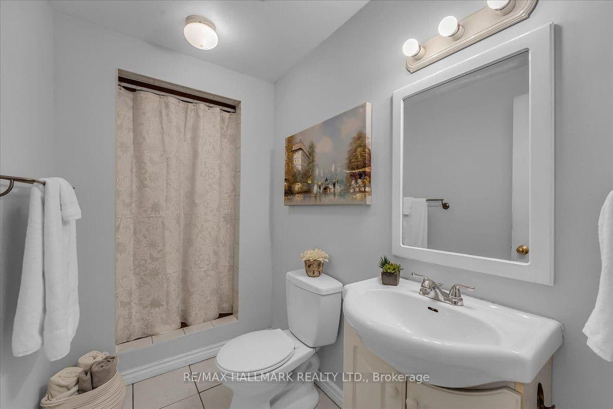 1286 Napier Crescent thumbnail 34