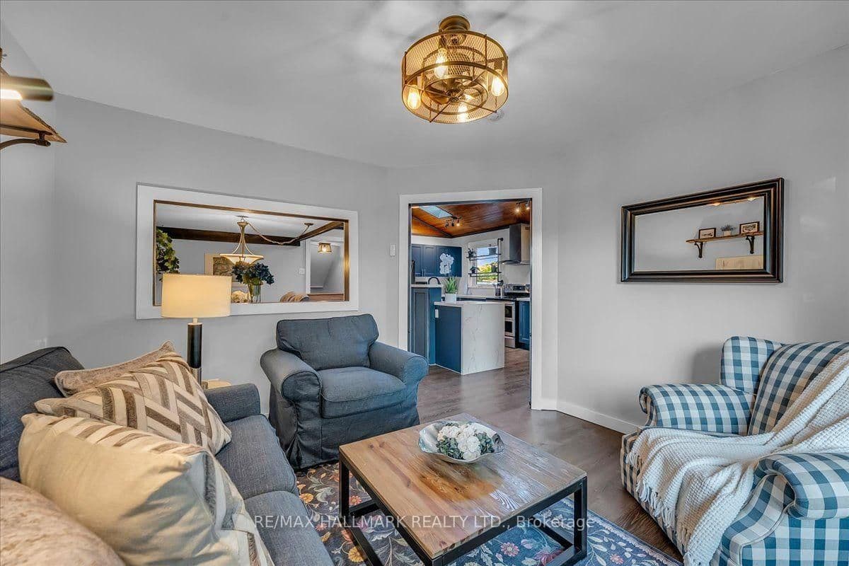 1286 Napier Crescent thumbnail 9
