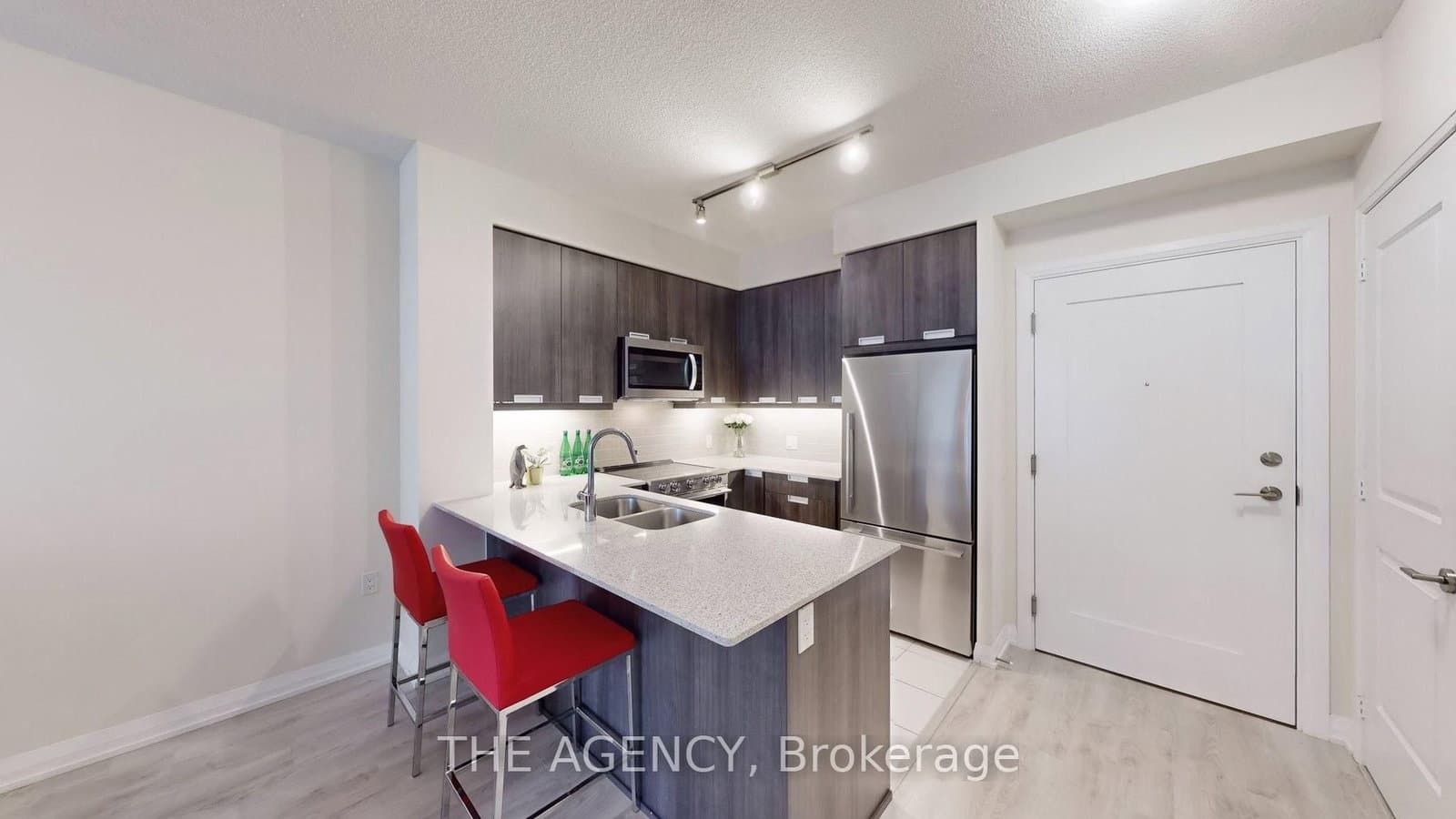 35 Watergarden Drive, Unit 820 thumbnail 13