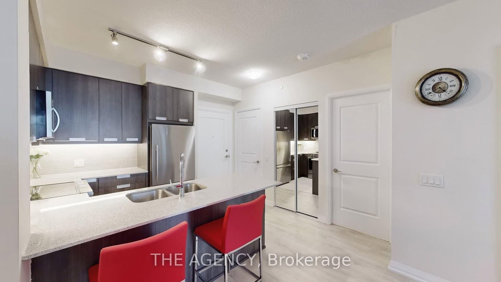 35 Watergarden Drive, Unit 820 thumbnail 15