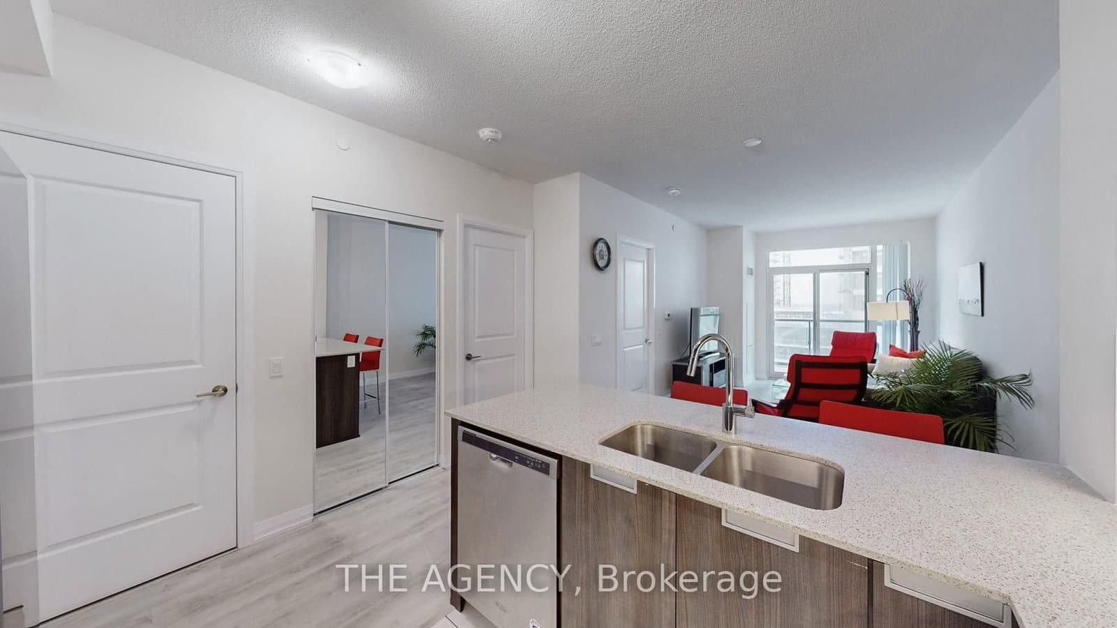 35 Watergarden Drive, Unit 820 thumbnail 17