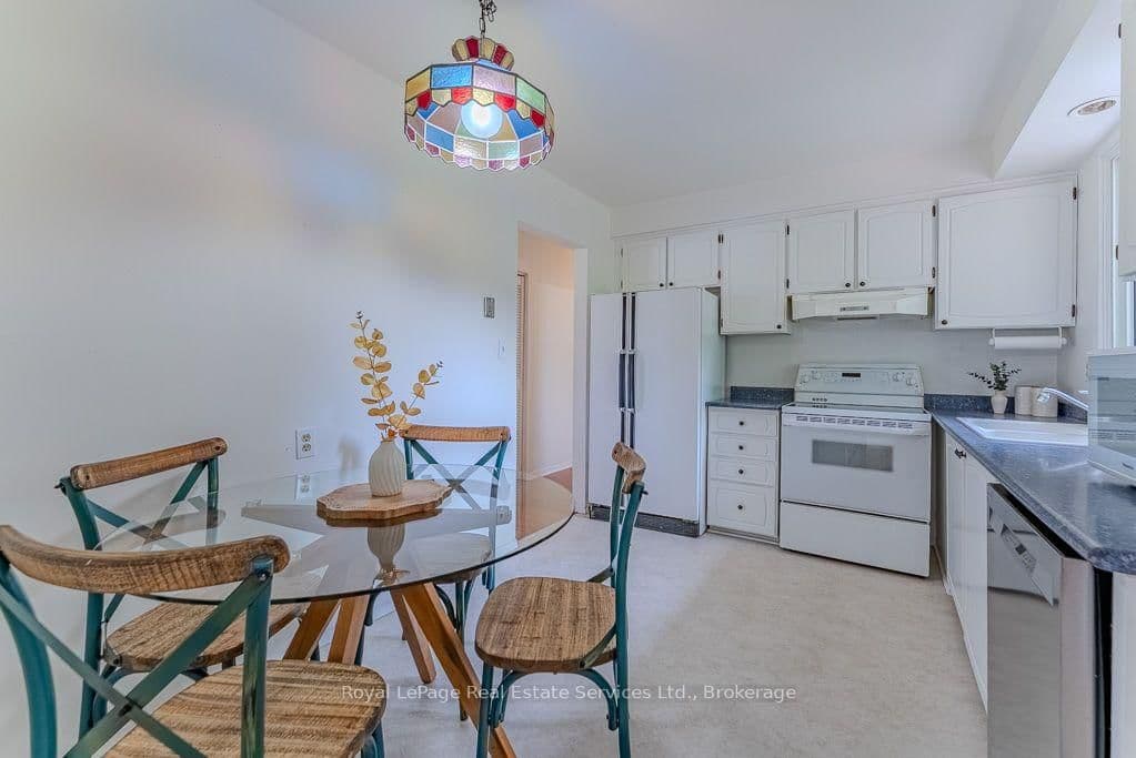 668 Maclaren Drive thumbnail 11