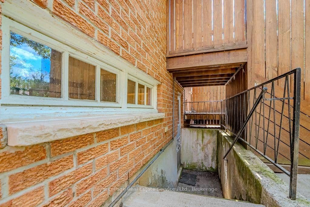 668 Maclaren Drive thumbnail 31