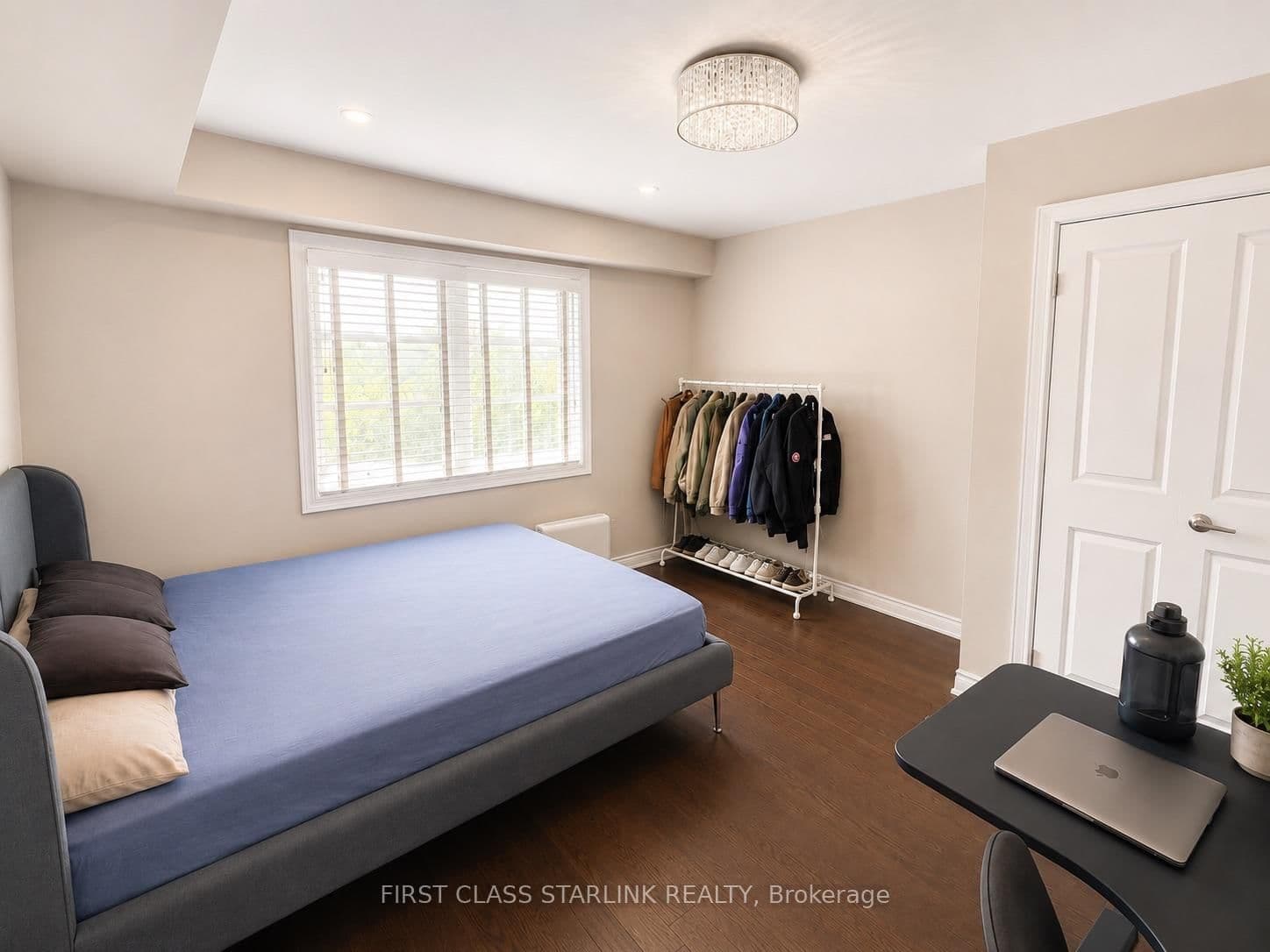 2058 Queensborough Gate, Unit 34 thumbnail 6