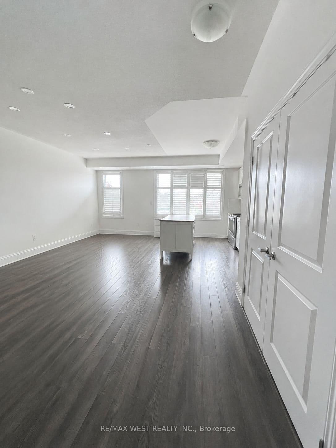 95 Eastwood Park Gardens, Unit 18 thumbnail 3