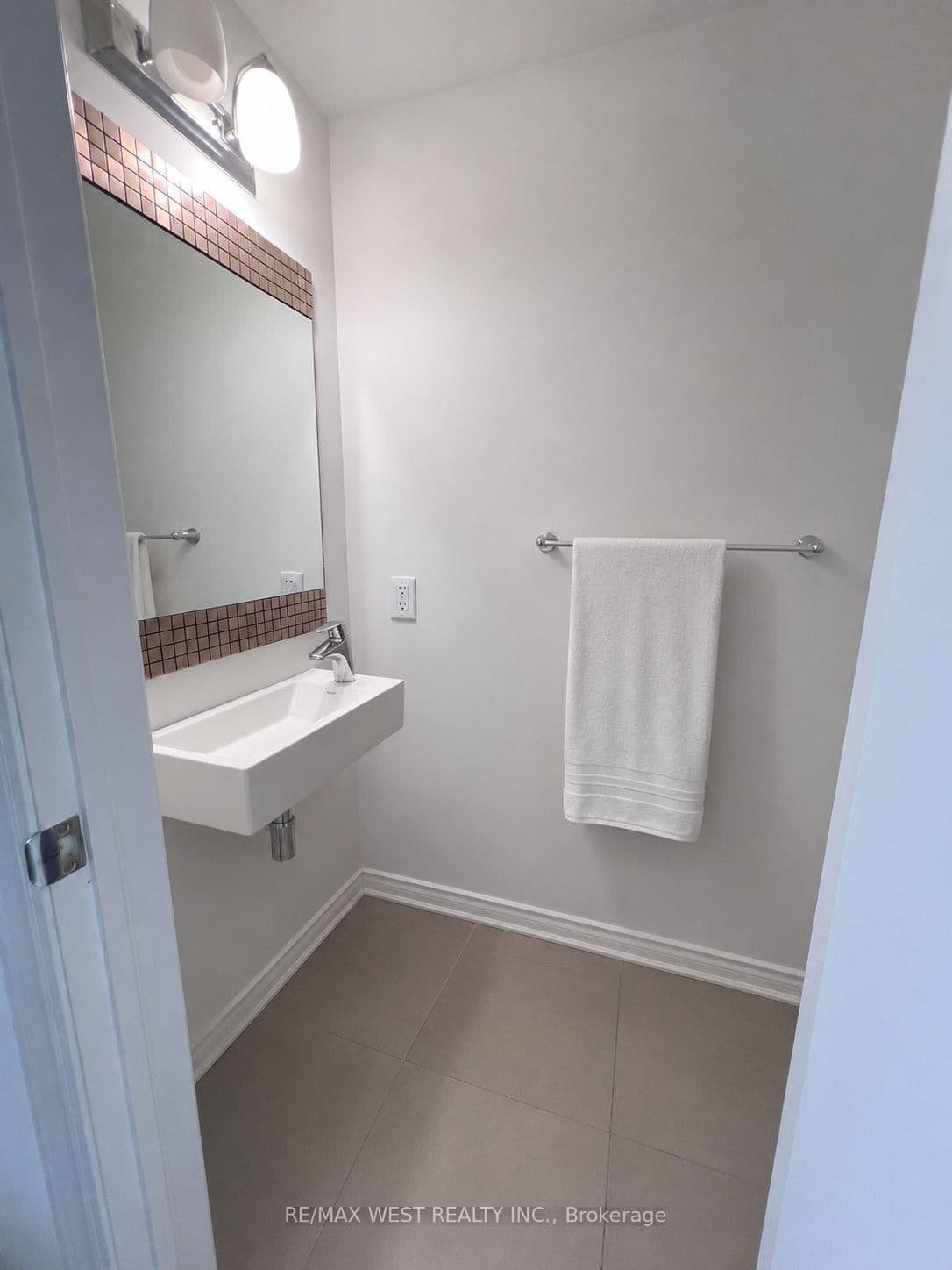 95 Eastwood Park Gardens, Unit 18 thumbnail 4