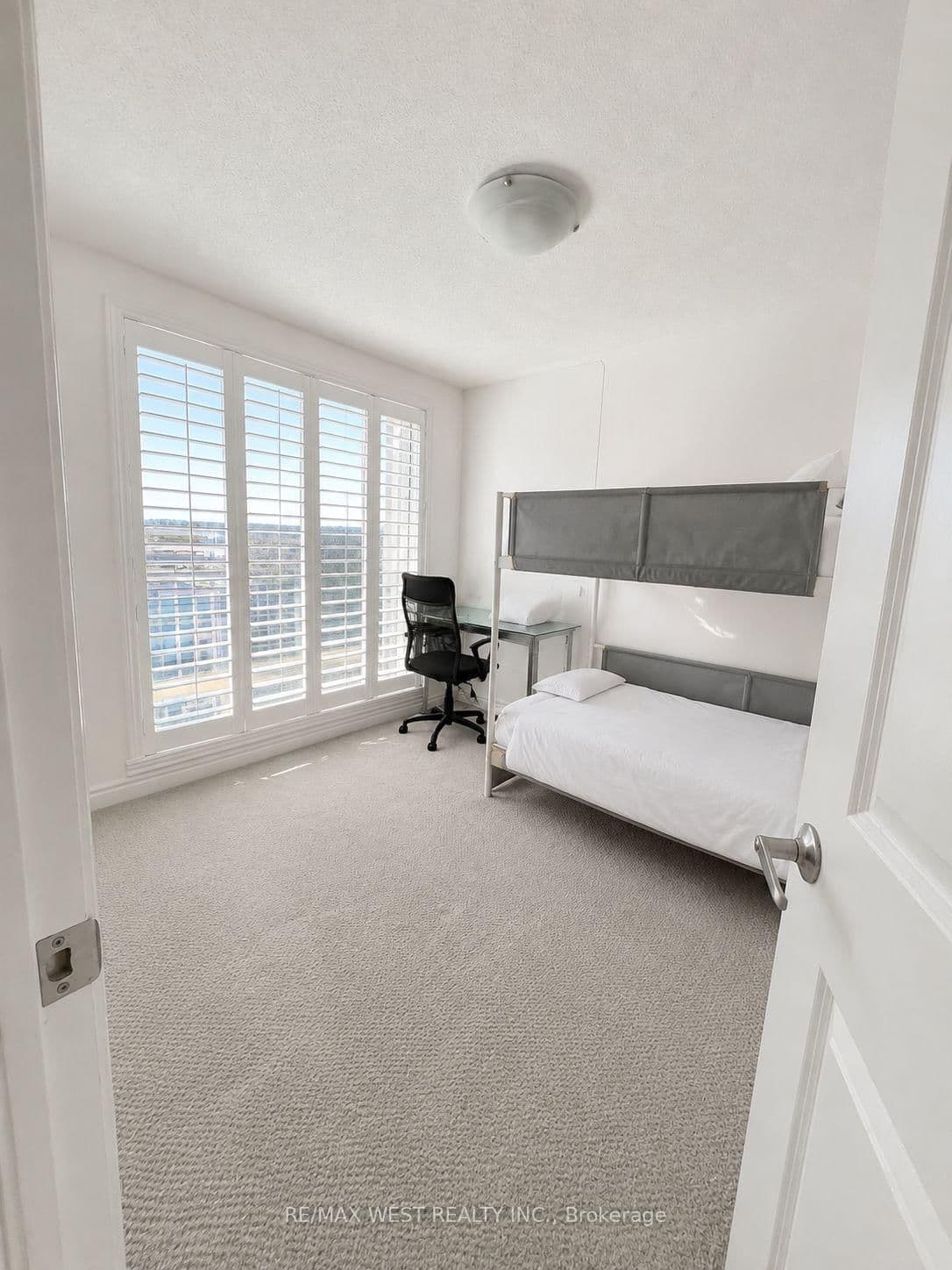 95 Eastwood Park Gardens, Unit 18 thumbnail 6
