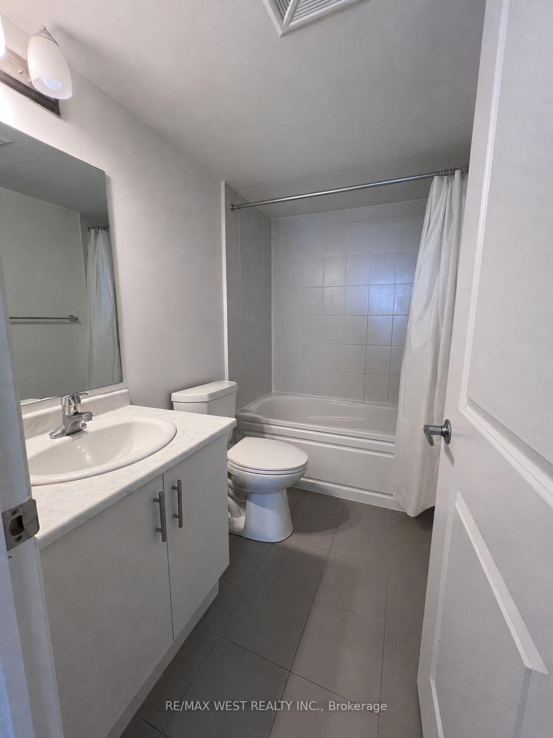 95 Eastwood Park Gardens, Unit 18 thumbnail 7