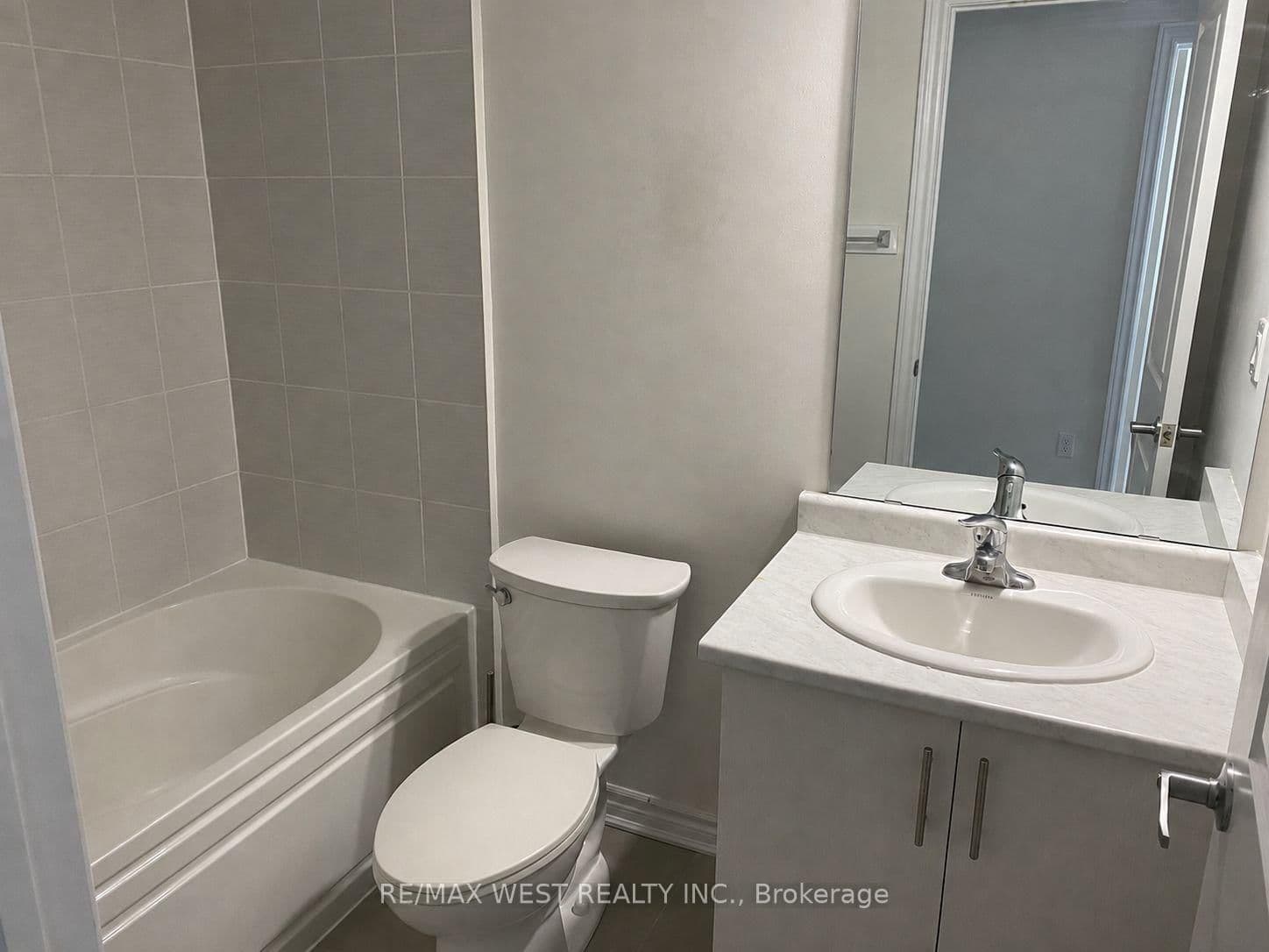 95 Eastwood Park Gardens, Unit 18 thumbnail 9