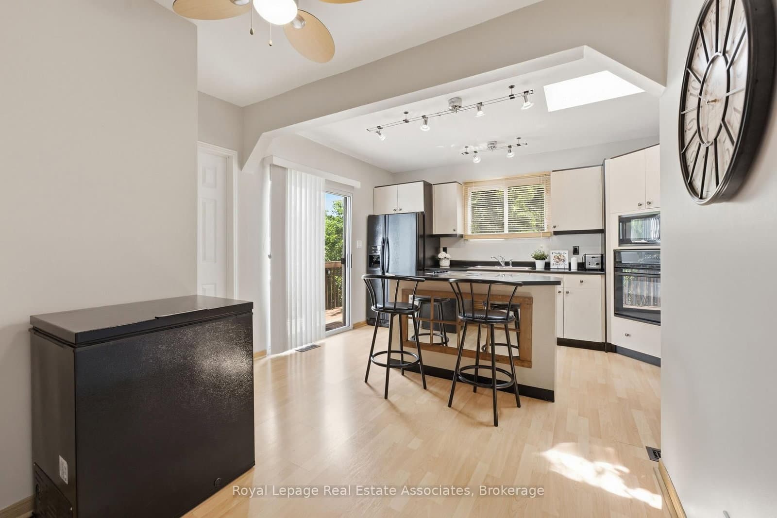 64 Eaglewood Boulevard thumbnail 11