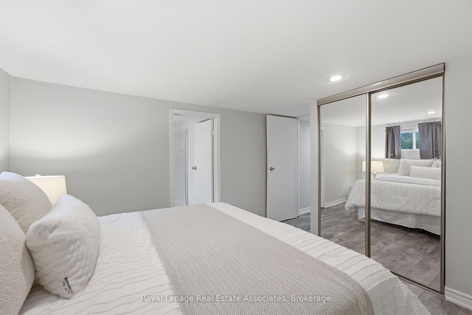 64 Eaglewood Boulevard thumbnail 27