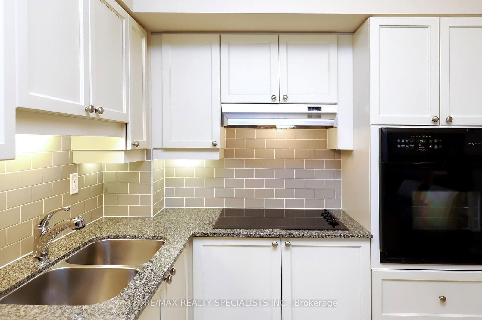 810 Scollard Court, Unit 809 thumbnail 12