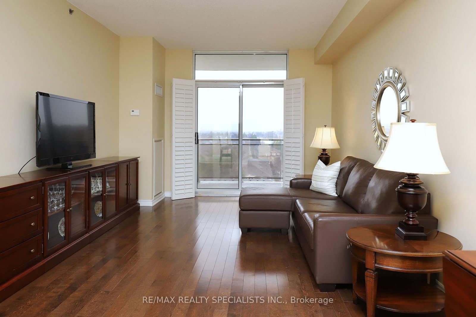 810 Scollard Court, Unit 809 thumbnail 14