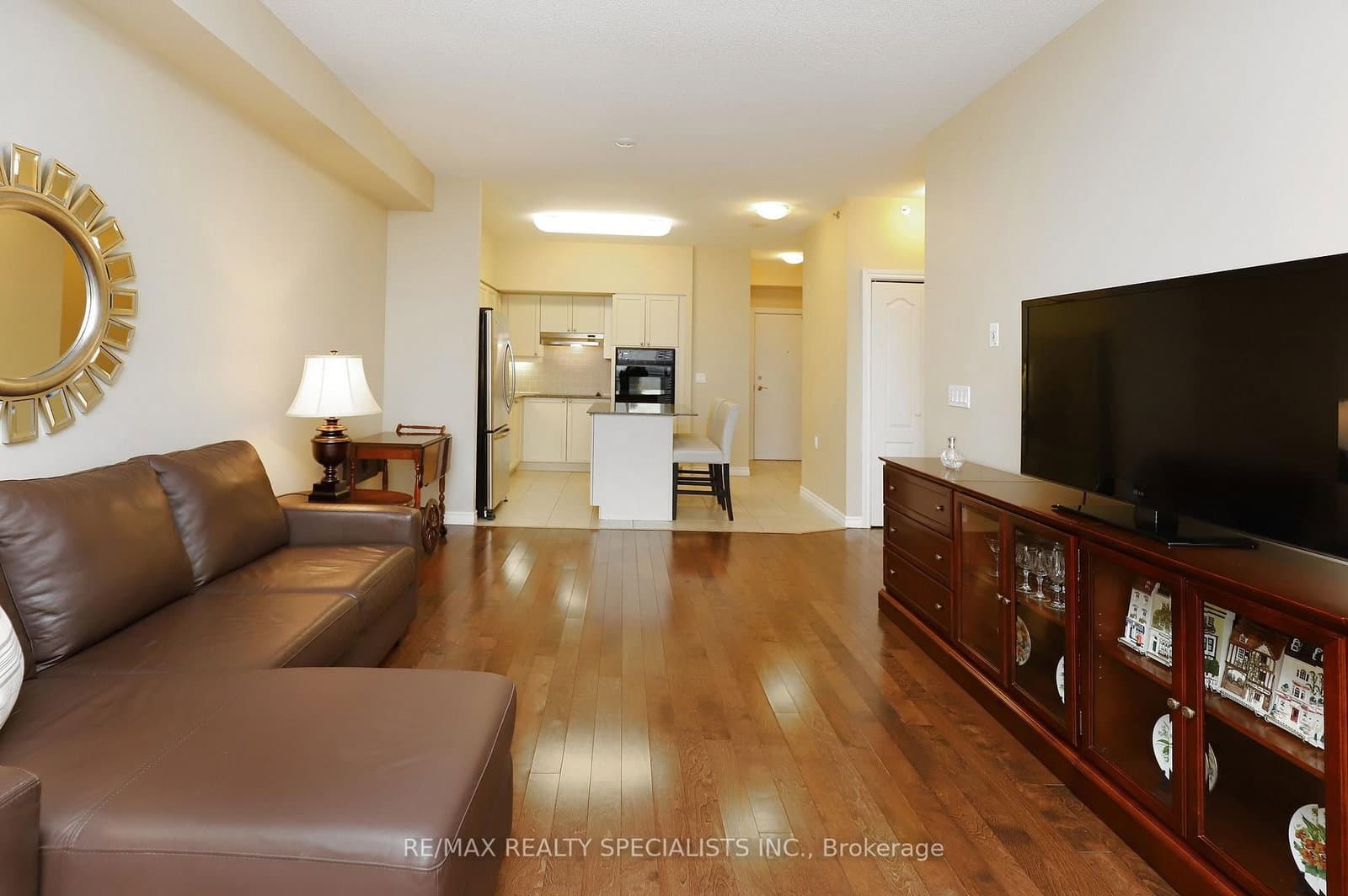 810 Scollard Court, Unit 809 thumbnail 17