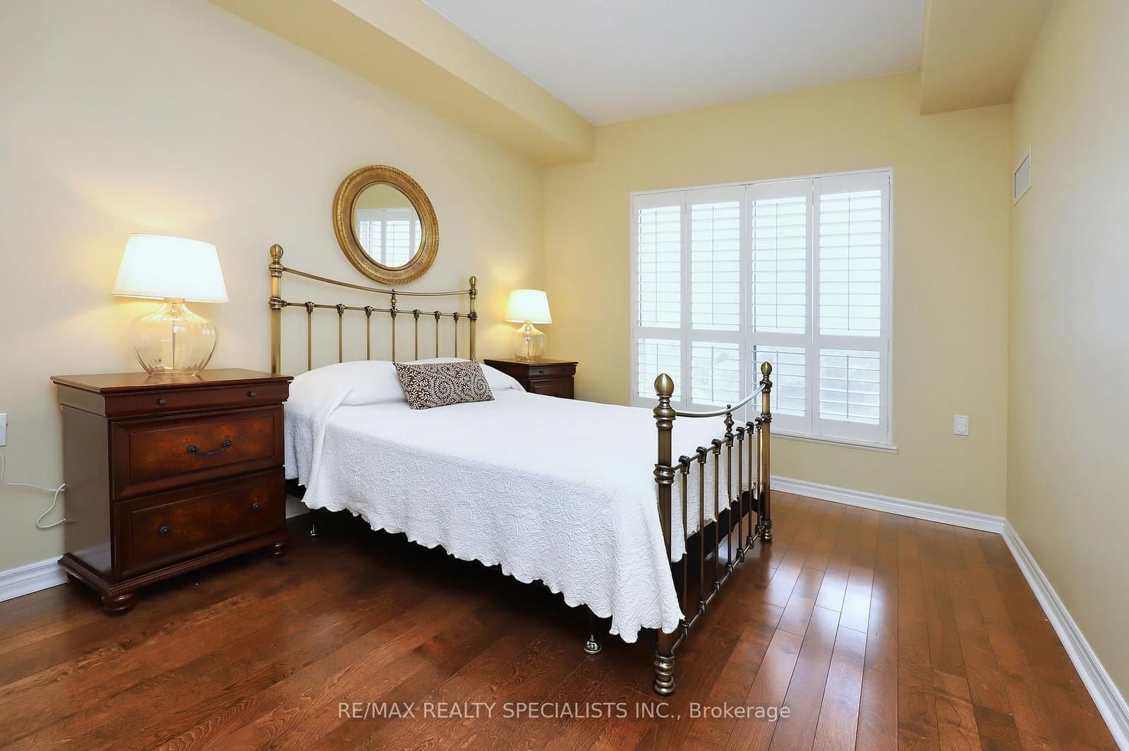 810 Scollard Court, Unit 809 thumbnail 19