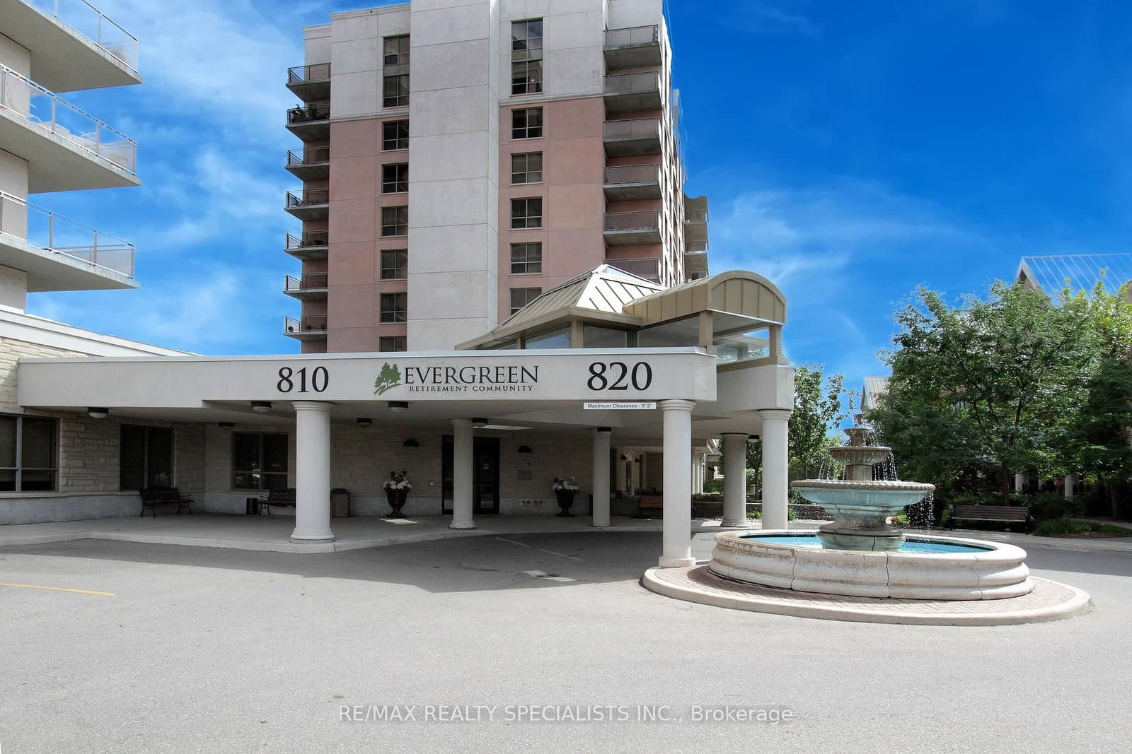 810 Scollard Court, Unit 809 thumbnail 2
