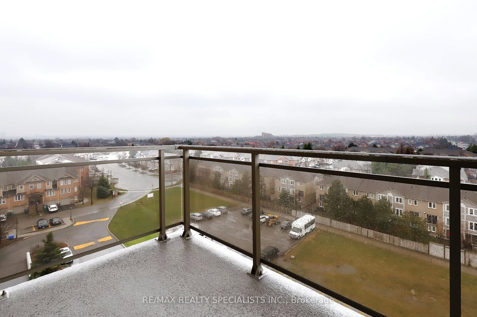 810 Scollard Court, Unit 809 thumbnail 28