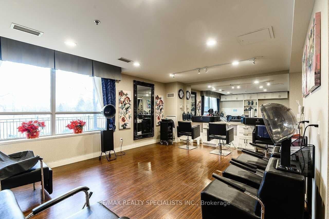 810 Scollard Court, Unit 809 thumbnail 33
