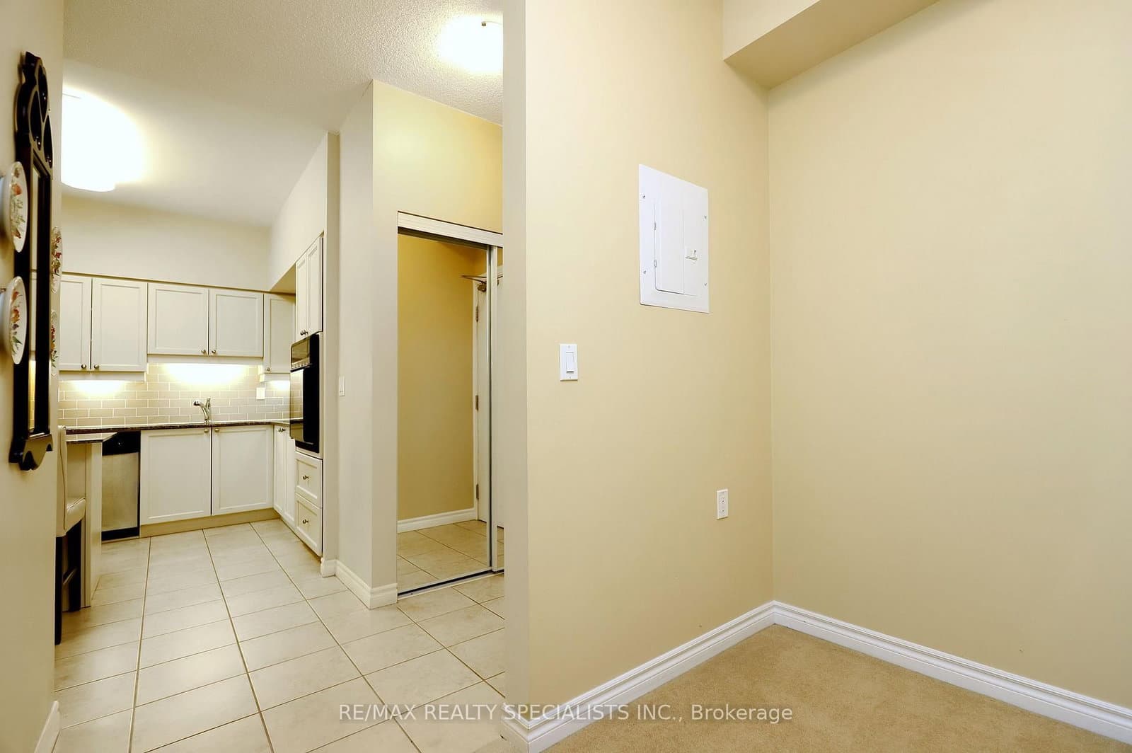 810 Scollard Court, Unit 809 thumbnail 6