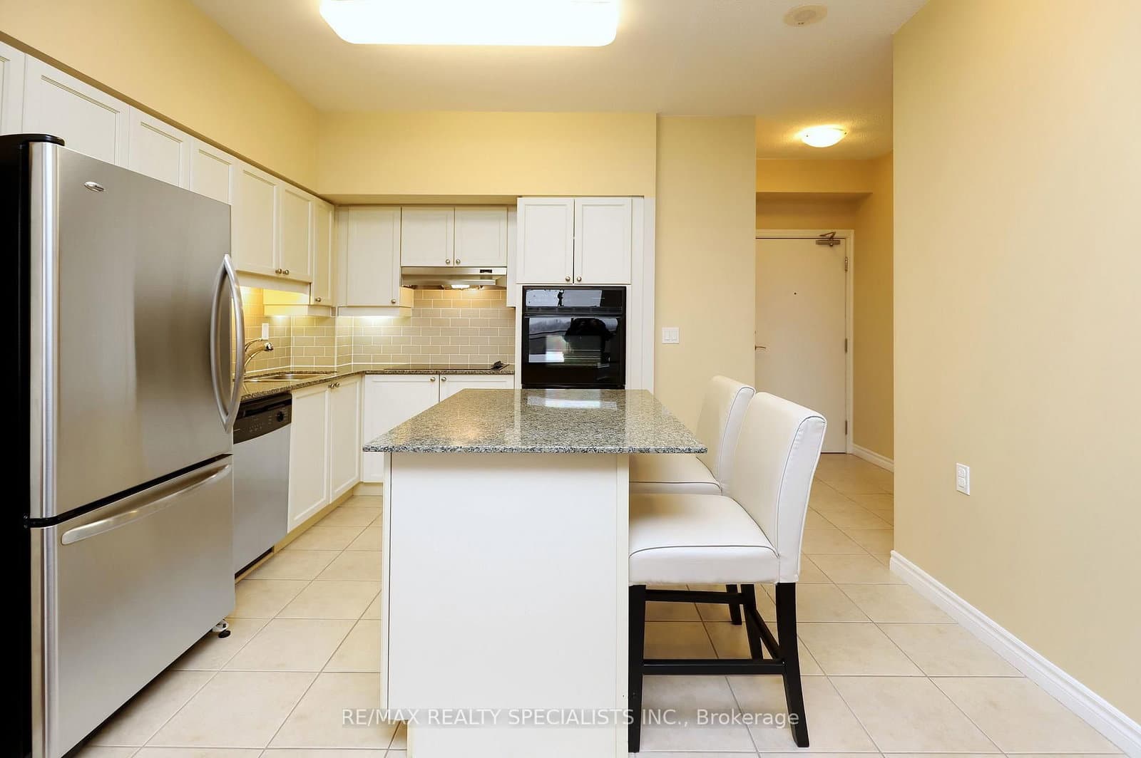 810 Scollard Court, Unit 809 thumbnail 9