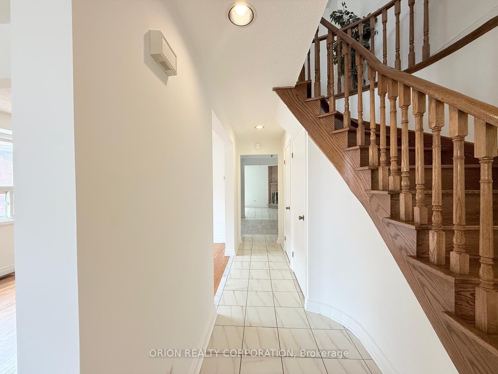 274 Viewmount Avenue, Unit Upper thumbnail 11