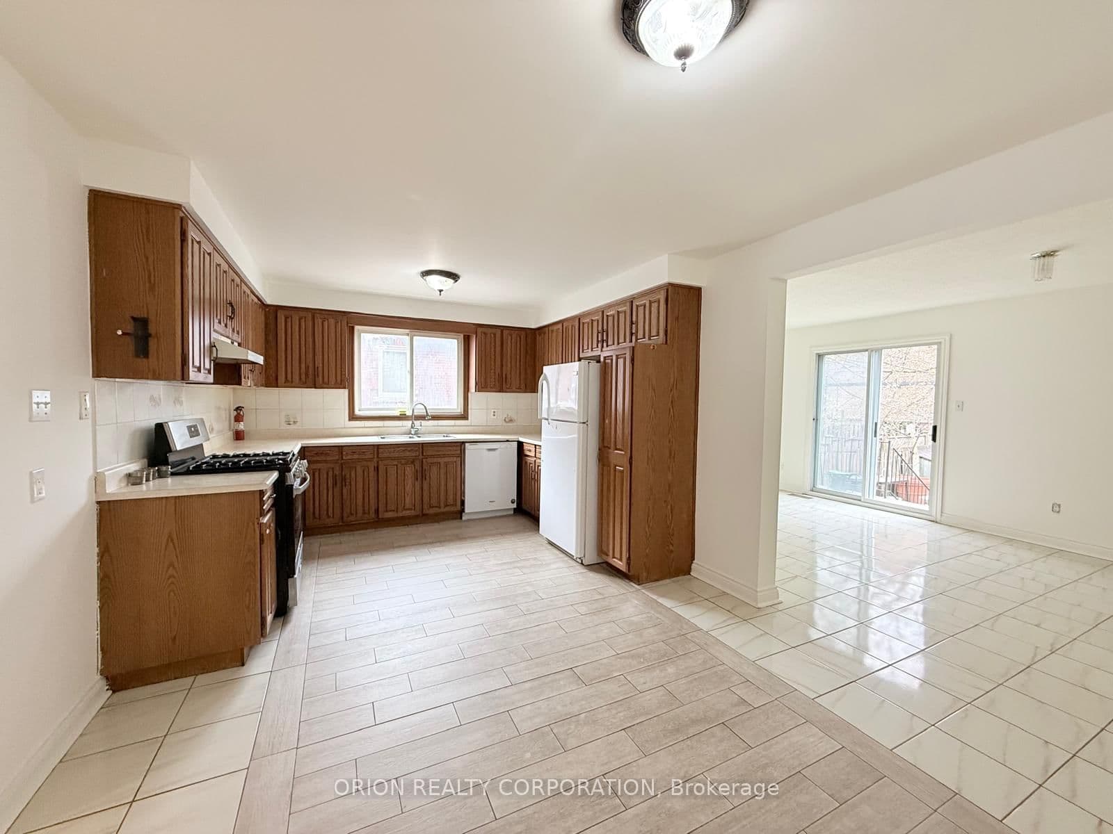 274 Viewmount Avenue, Unit Upper thumbnail 13