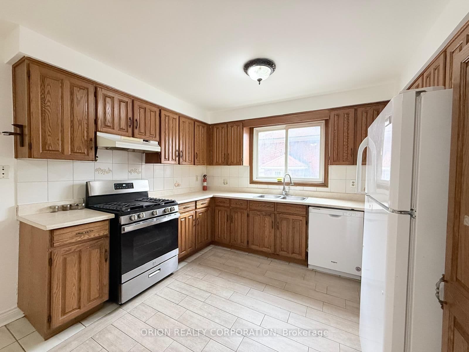274 Viewmount Avenue, Unit Upper thumbnail 14