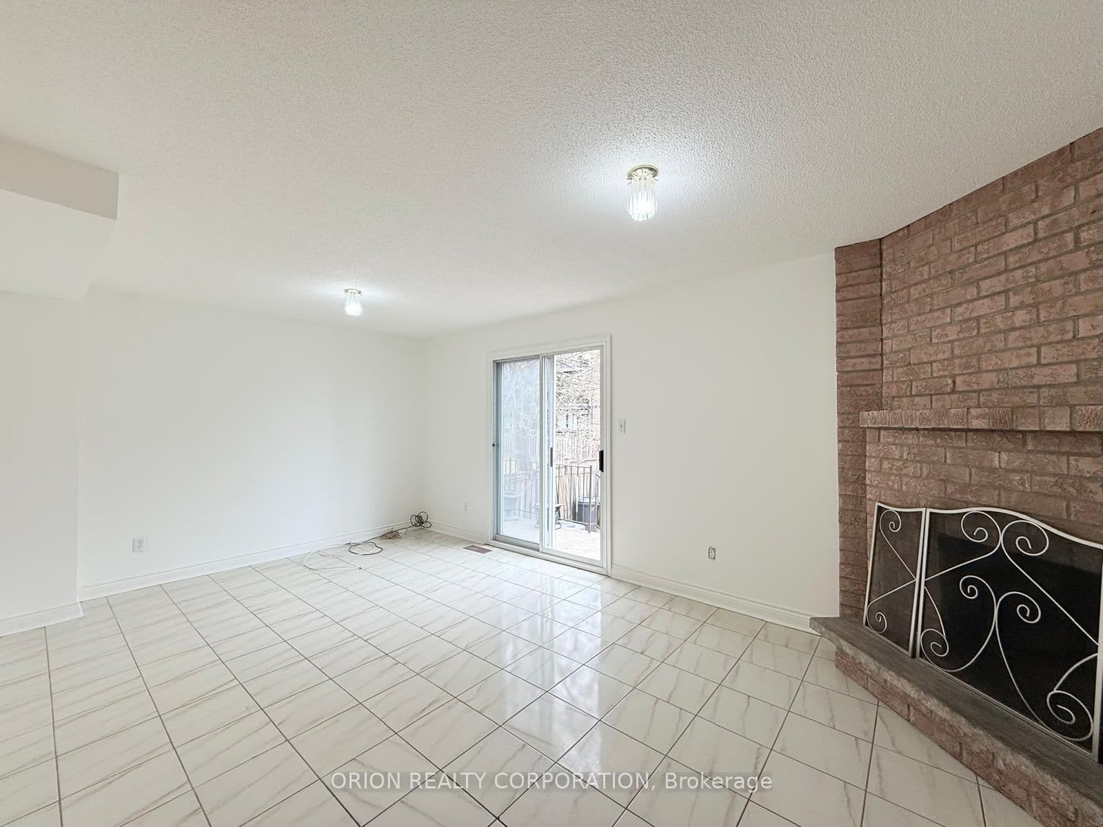 274 Viewmount Avenue, Unit Upper thumbnail 15