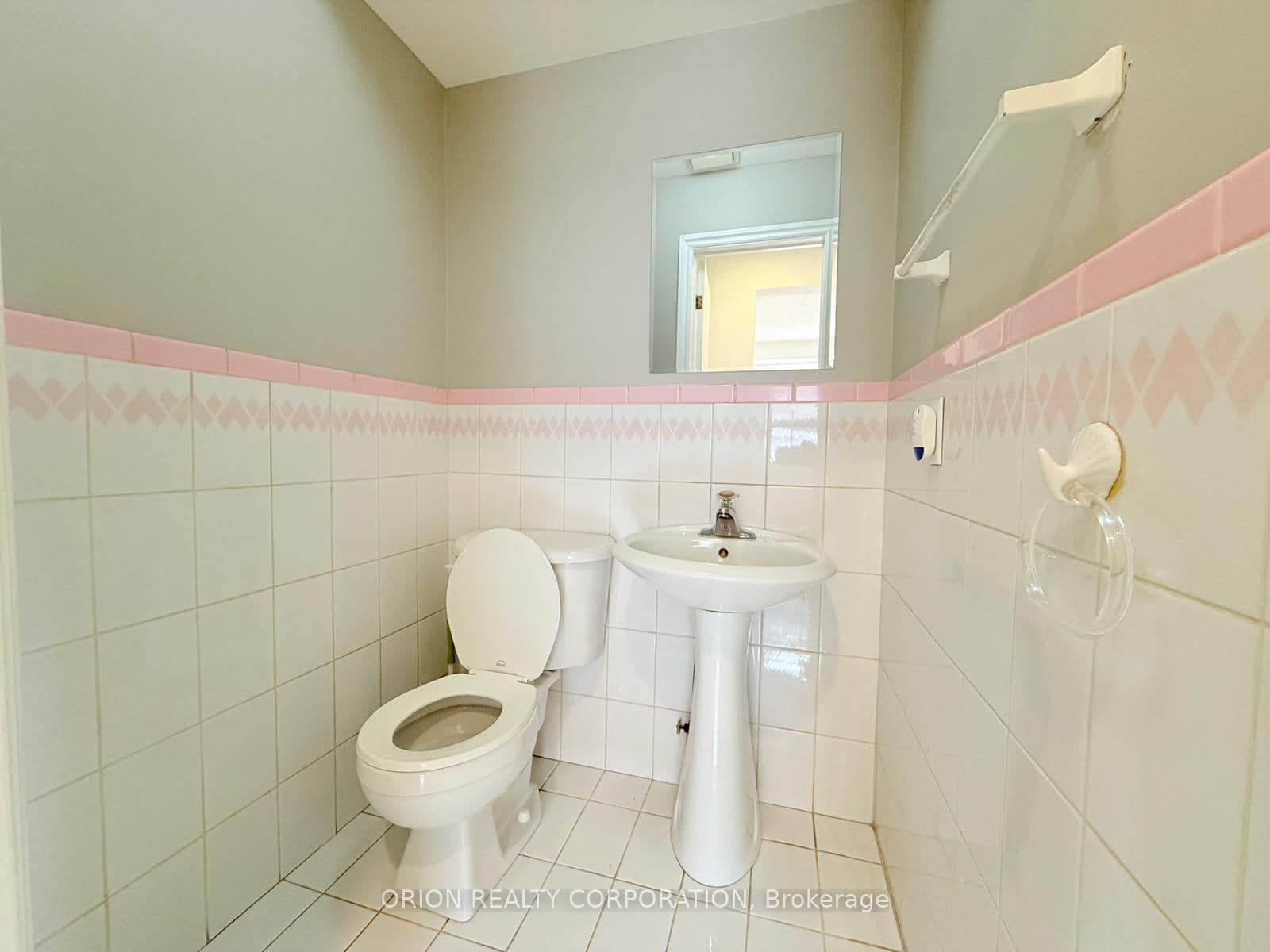 274 Viewmount Avenue, Unit Upper thumbnail 16