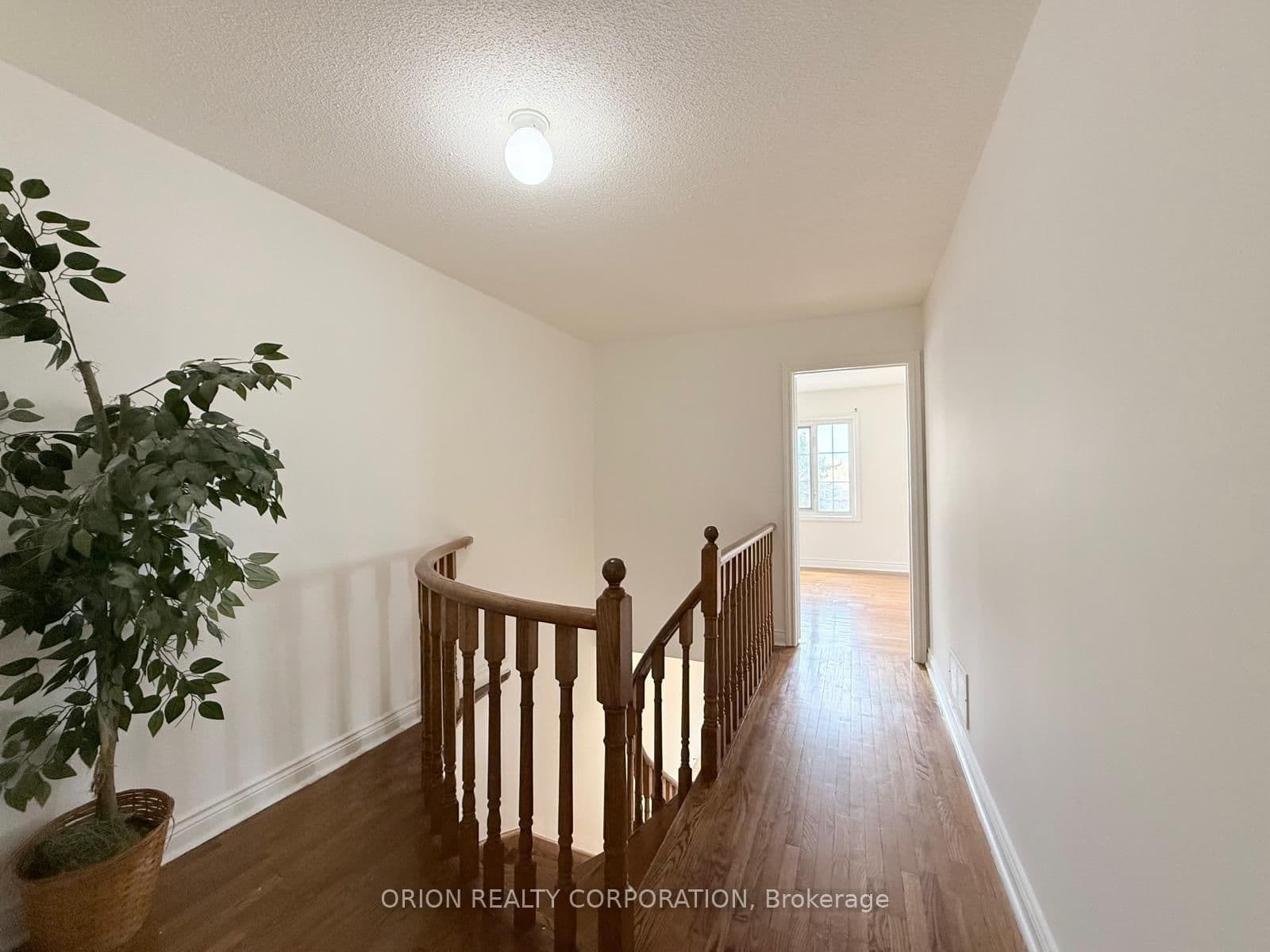 274 Viewmount Avenue, Unit Upper thumbnail 18