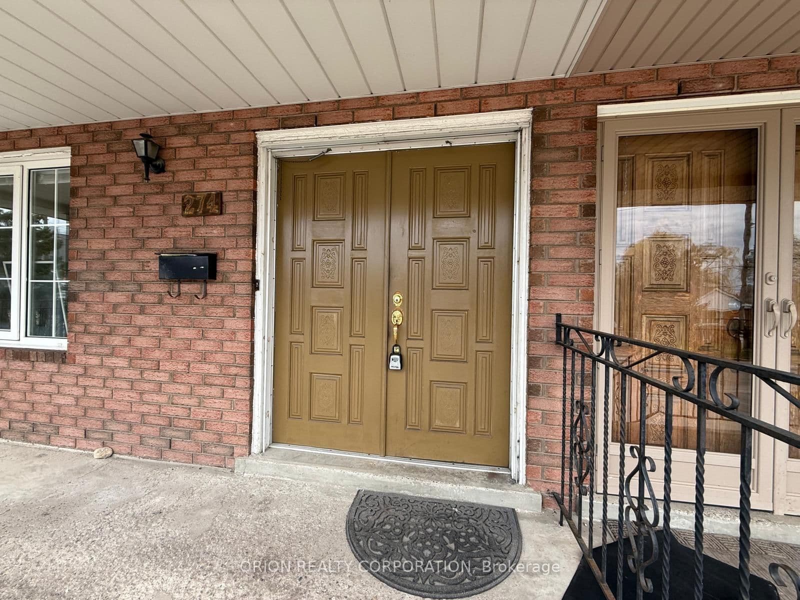 274 Viewmount Avenue, Unit Upper thumbnail 2