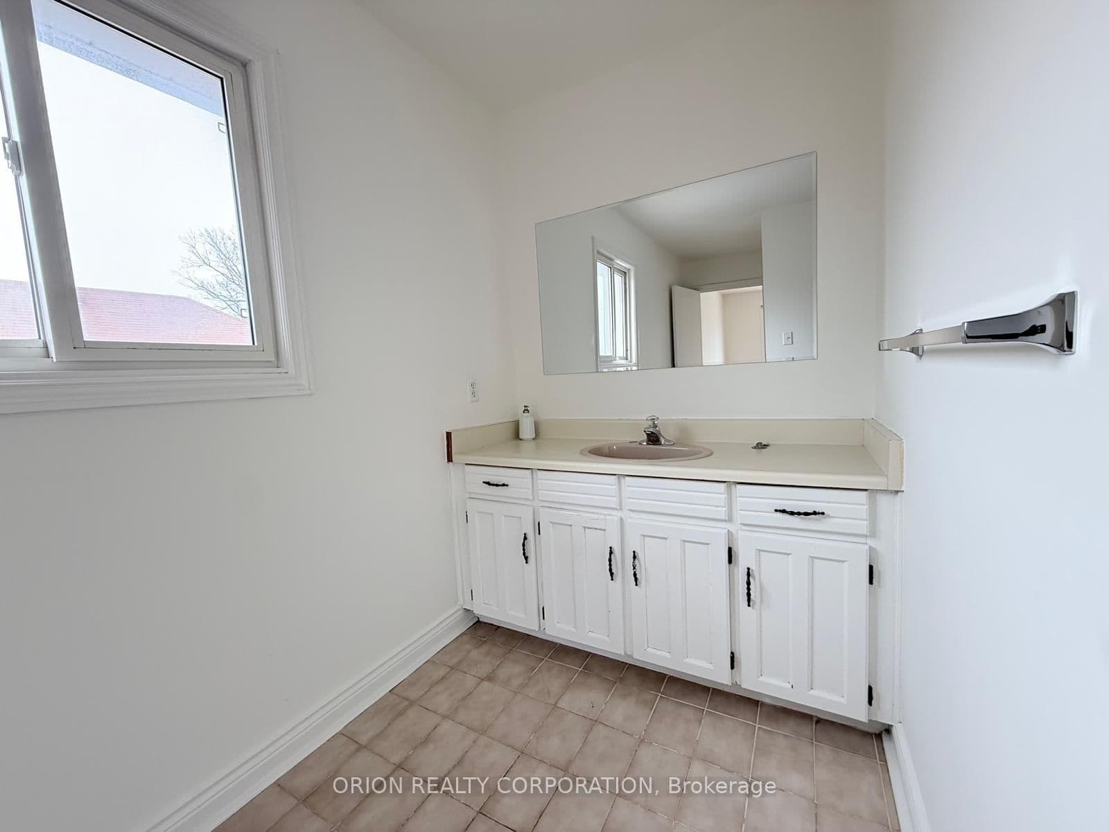 274 Viewmount Avenue, Unit Upper thumbnail 23