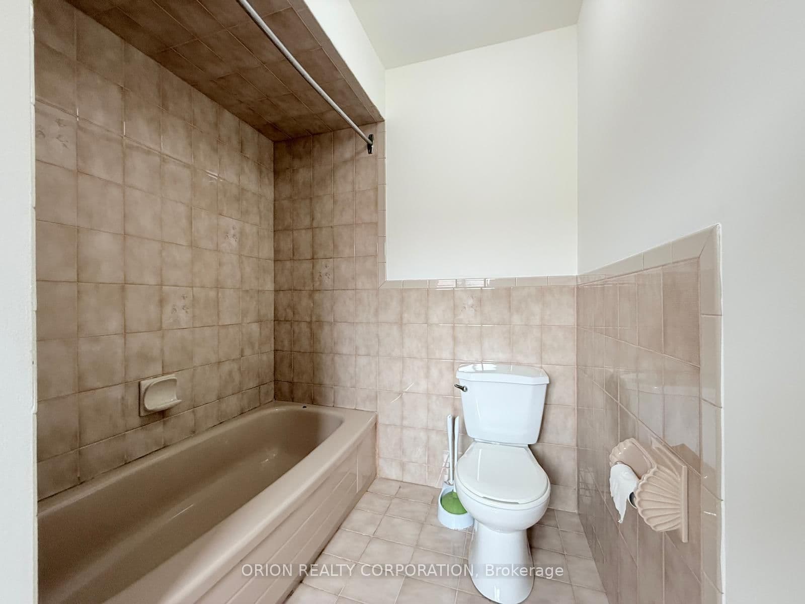 274 Viewmount Avenue, Unit Upper thumbnail 25