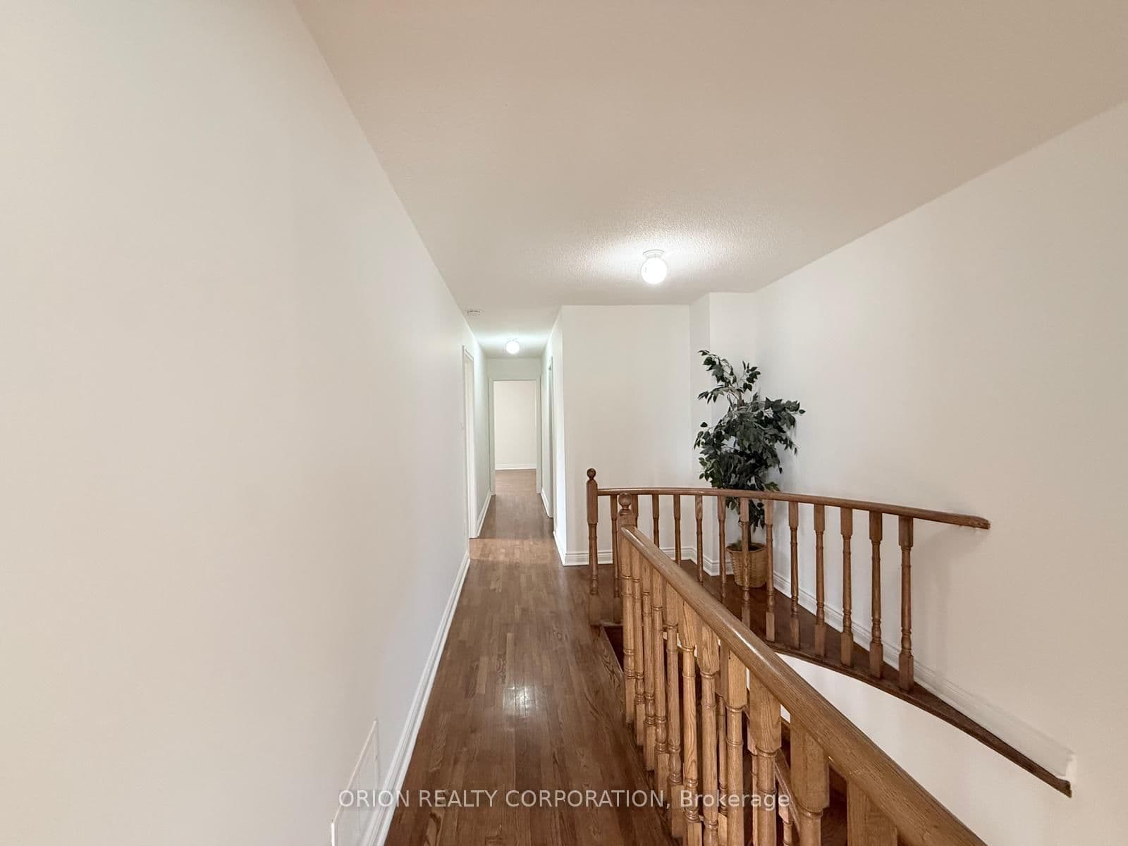 274 Viewmount Avenue, Unit Upper thumbnail 26
