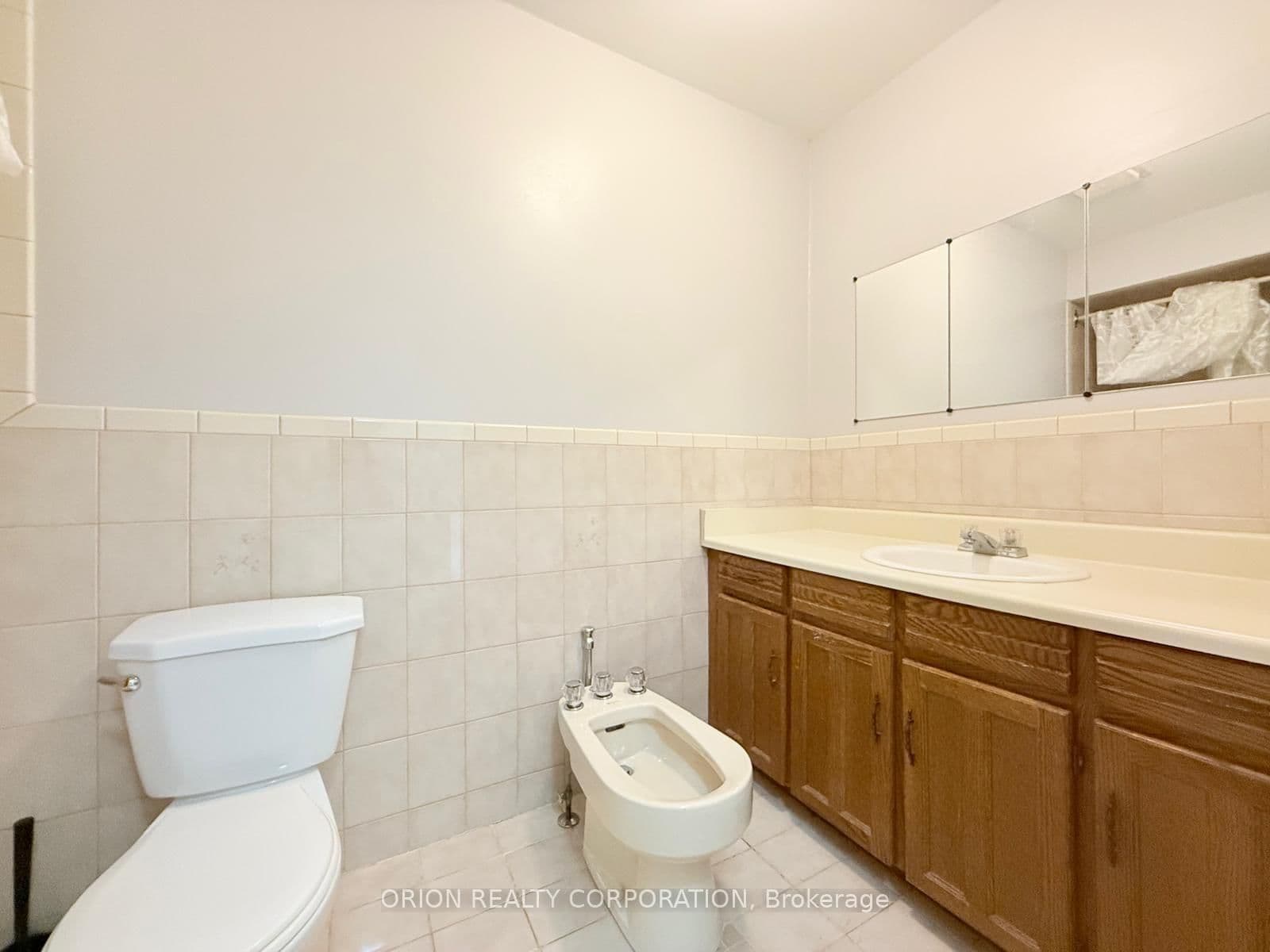 274 Viewmount Avenue, Unit Upper thumbnail 29