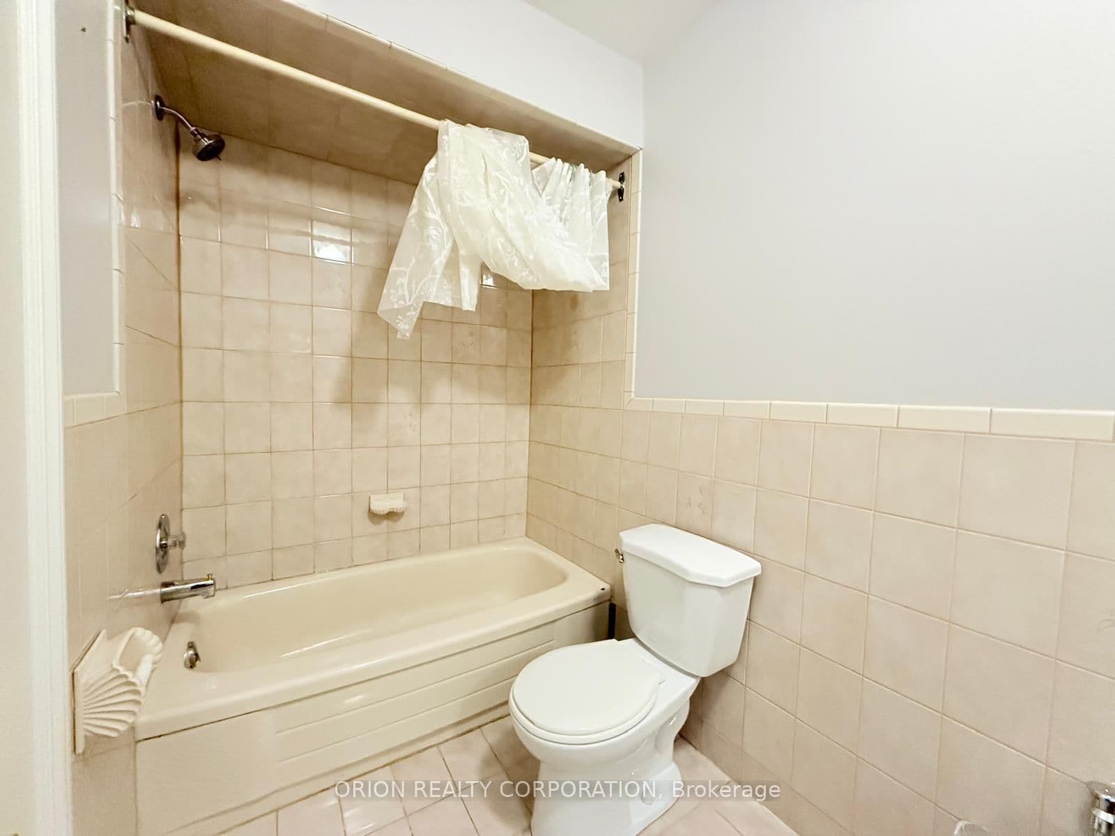 274 Viewmount Avenue, Unit Upper thumbnail 30