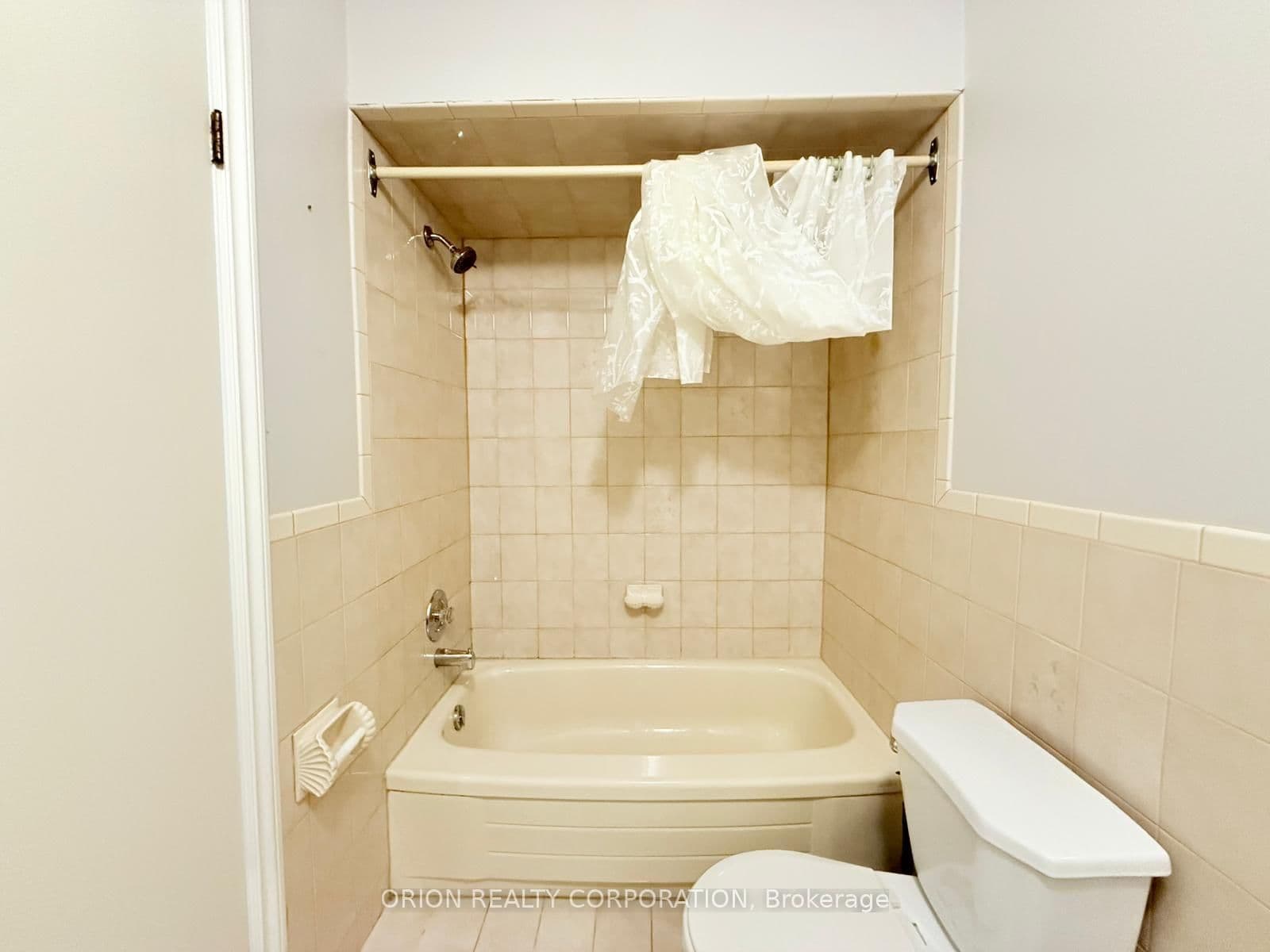 274 Viewmount Avenue, Unit Upper thumbnail 31