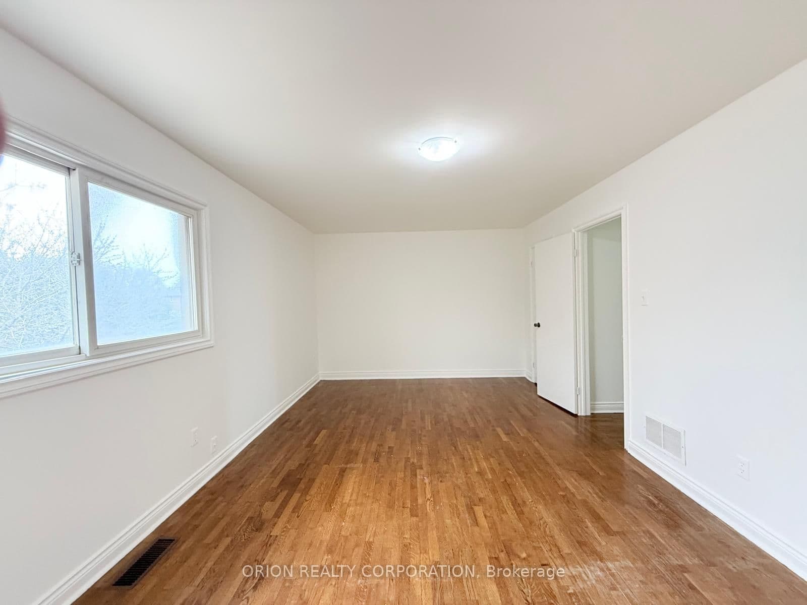 274 Viewmount Avenue, Unit Upper thumbnail 33