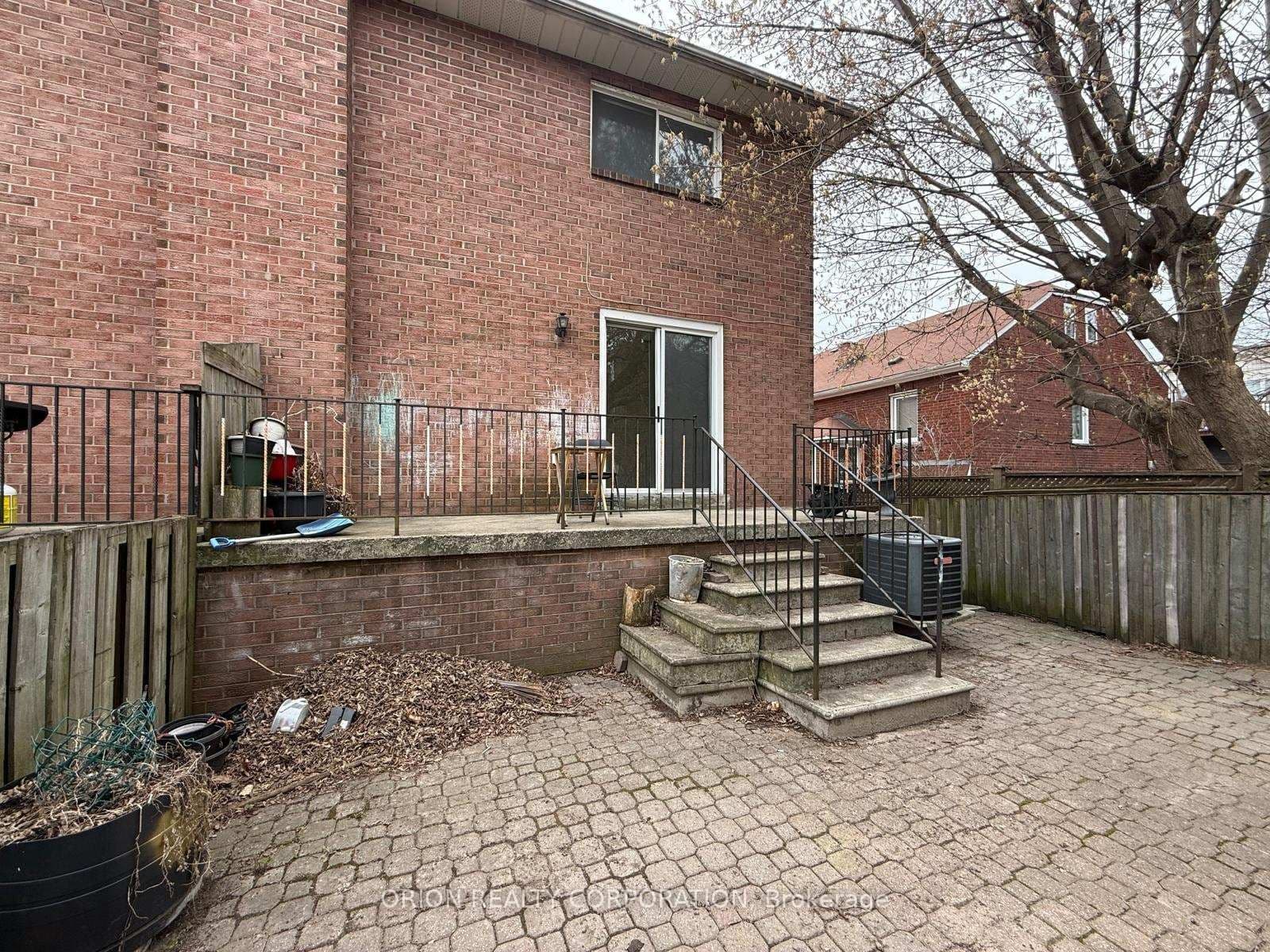 274 Viewmount Avenue, Unit Upper thumbnail 37