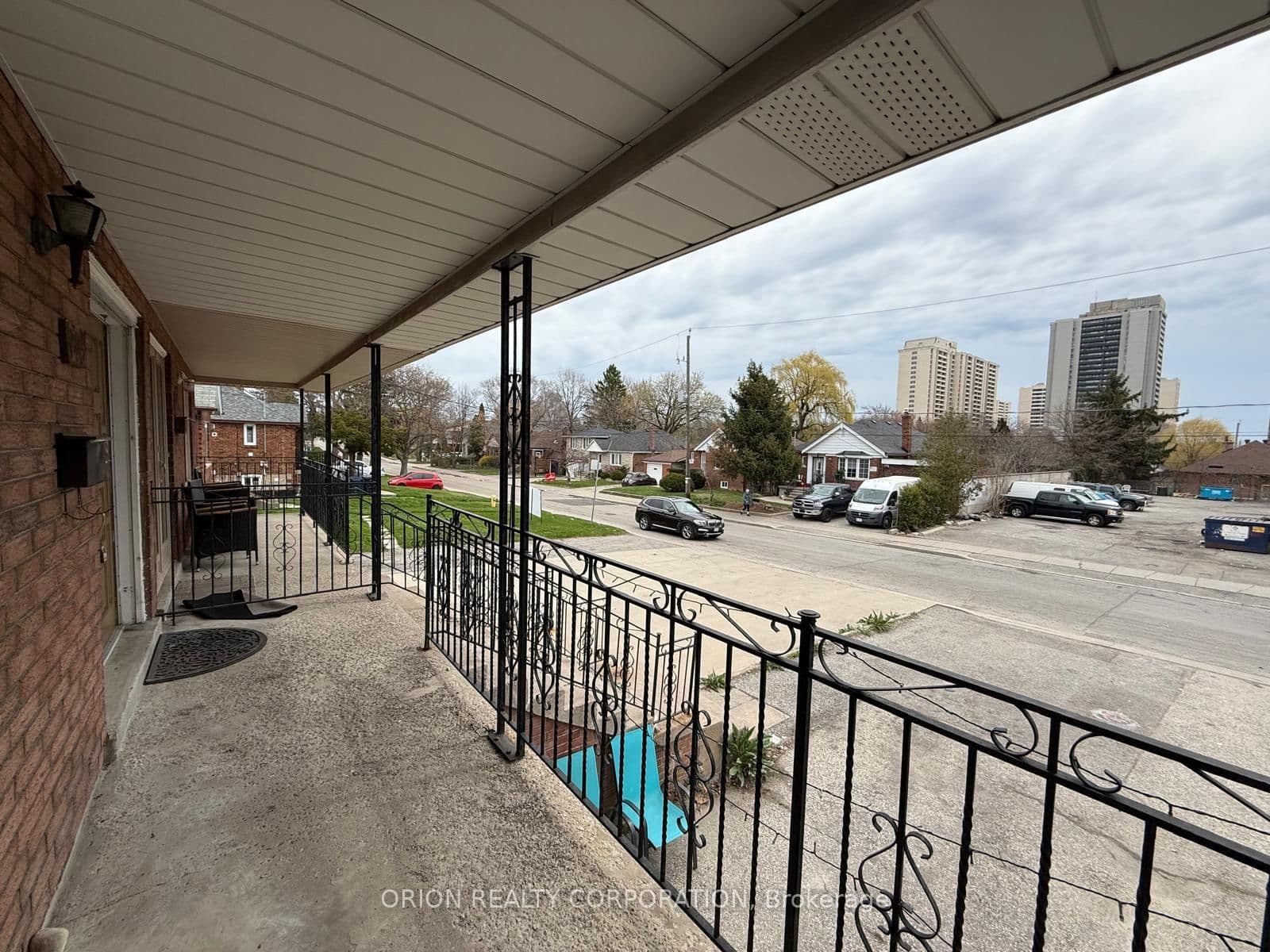 274 Viewmount Avenue, Unit Upper thumbnail 5