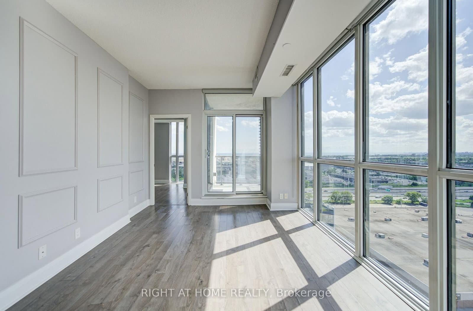 15 Zorra Street, Unit 1807 thumbnail 13