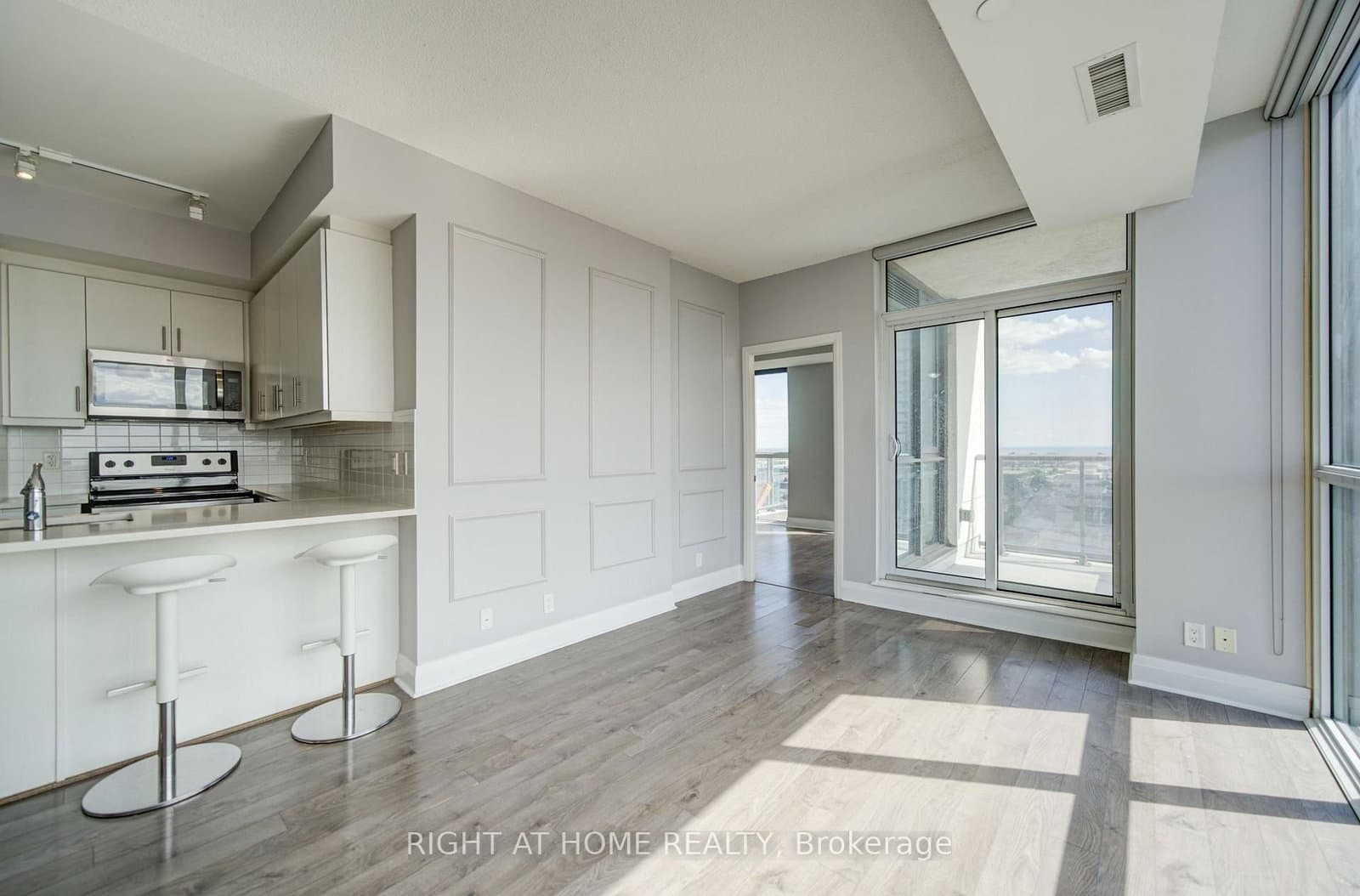 15 Zorra Street, Unit 1807 thumbnail 14